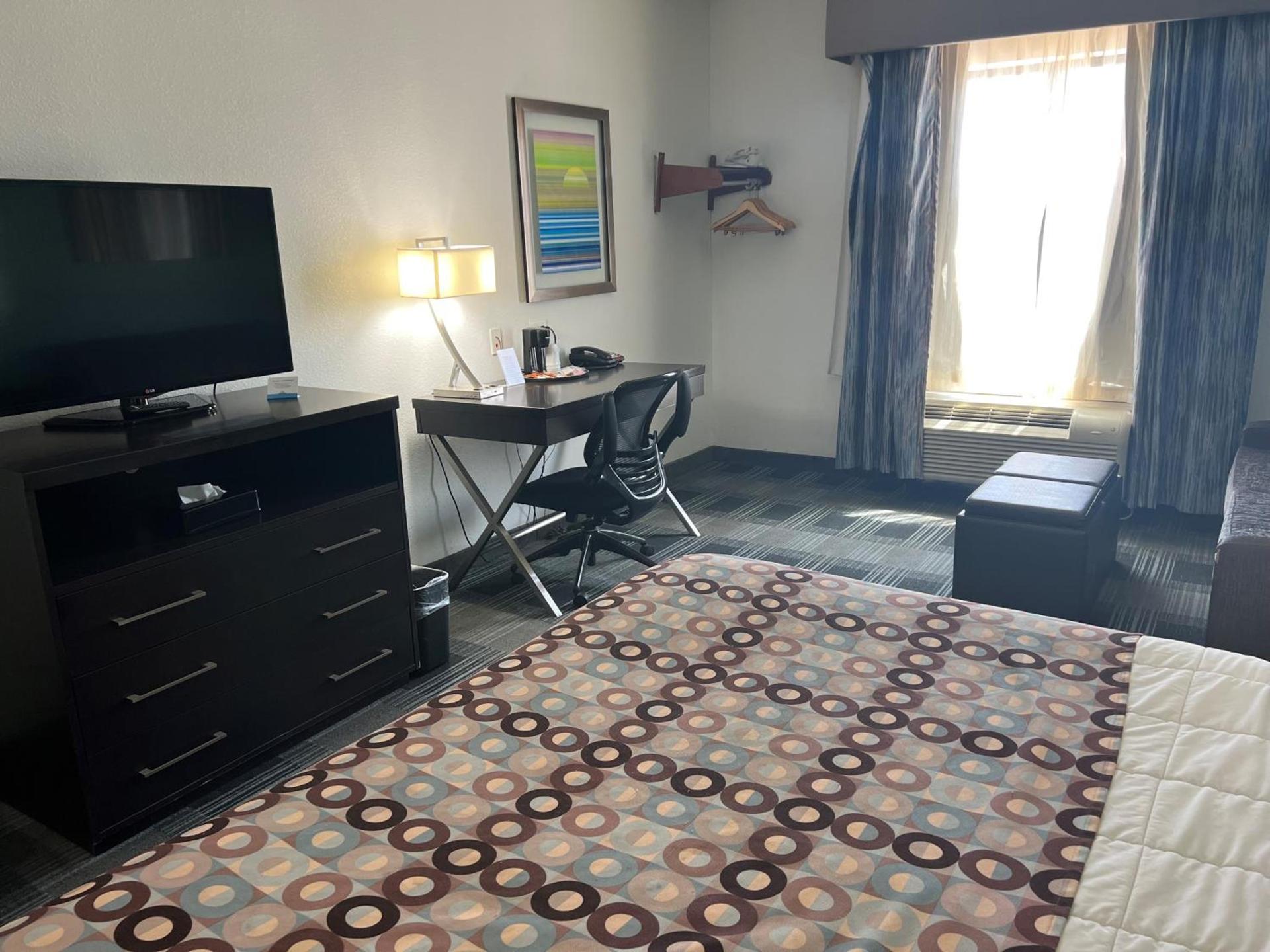 Days Inn by Wyndham Alva photo 20