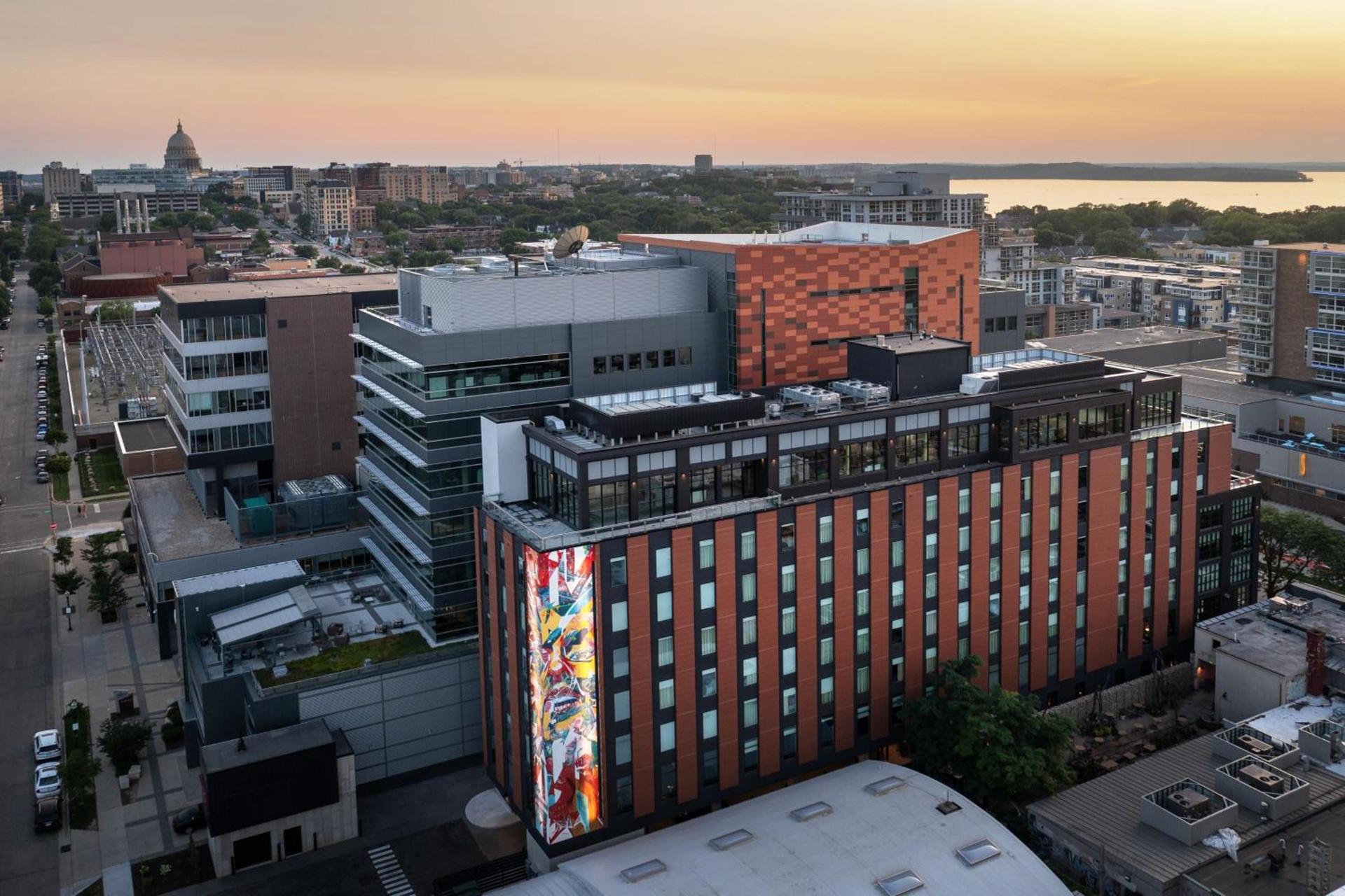 Moxy Madison Downtown photo 2