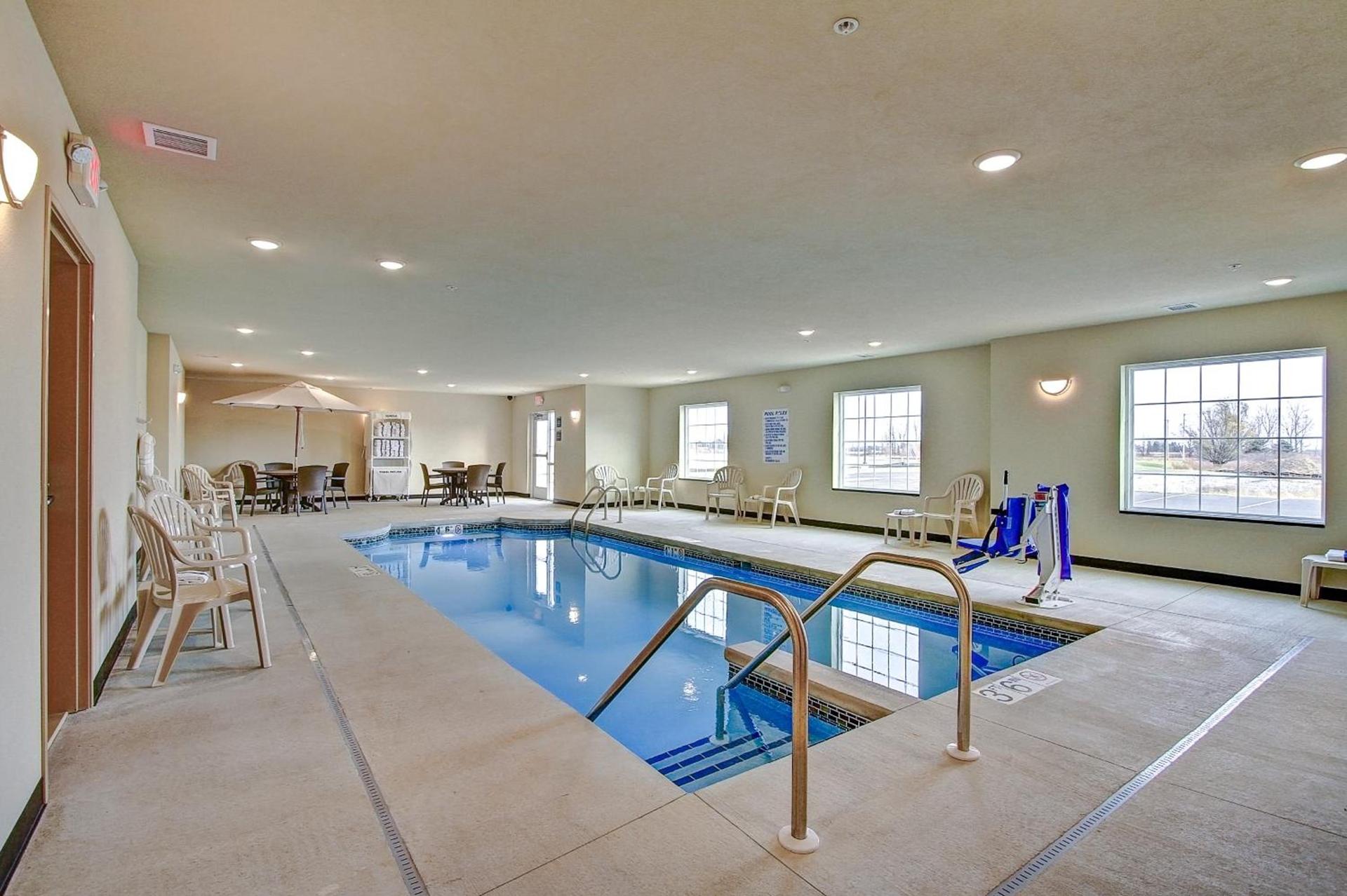 Cobblestone Hotel & Suites Pulaski/Green Bay photo 17