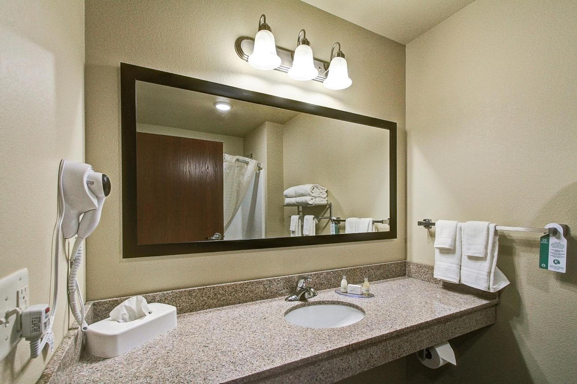 Cobblestone Hotel & Suites Pulaski/Green Bay photo 24