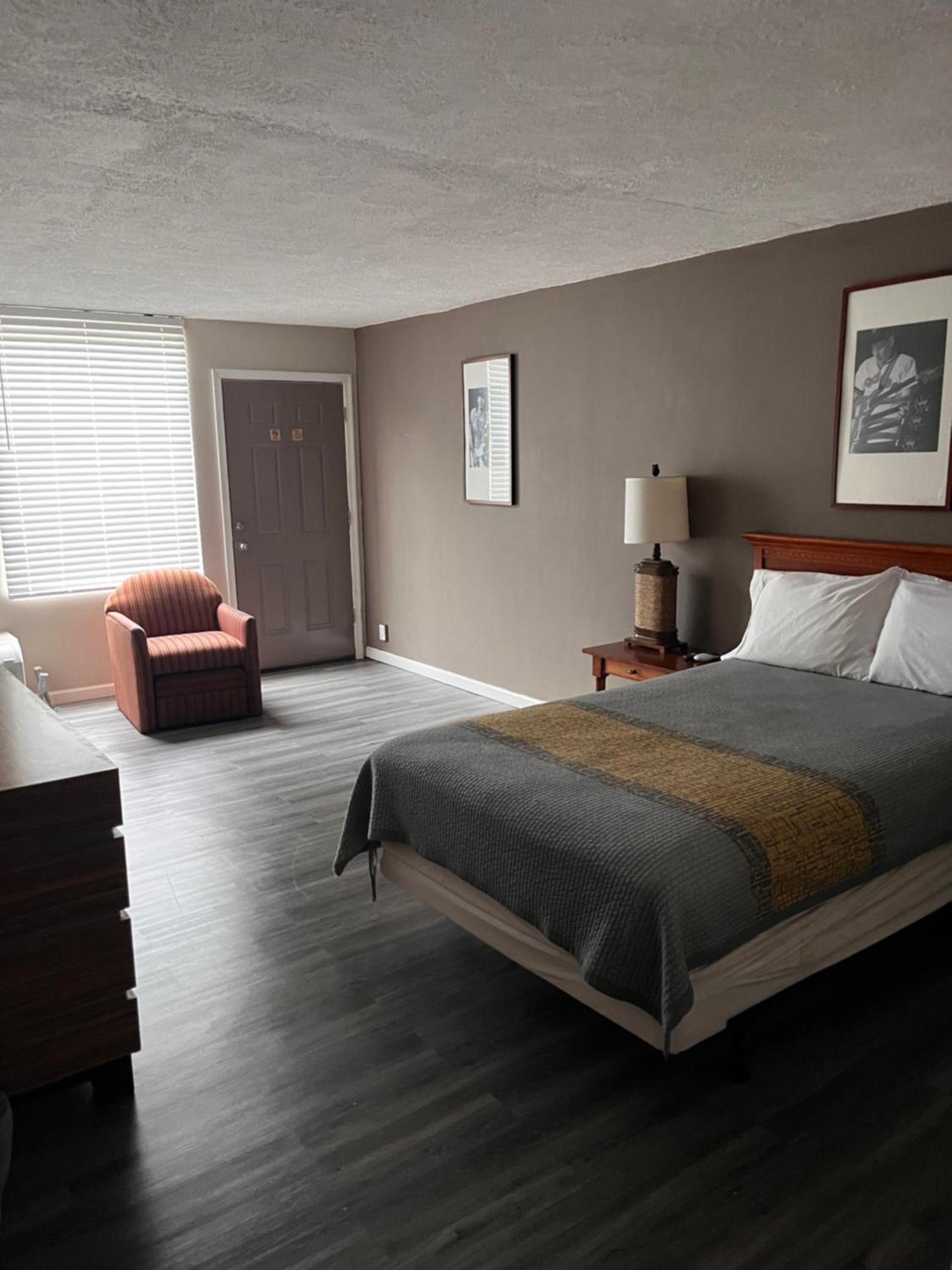 APM Inn & Suites photo 37