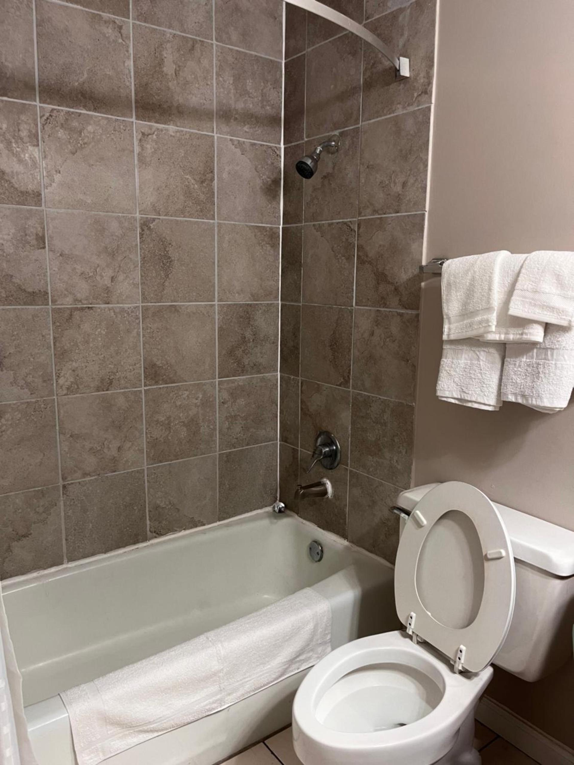 APM Inn & Suites photo 39