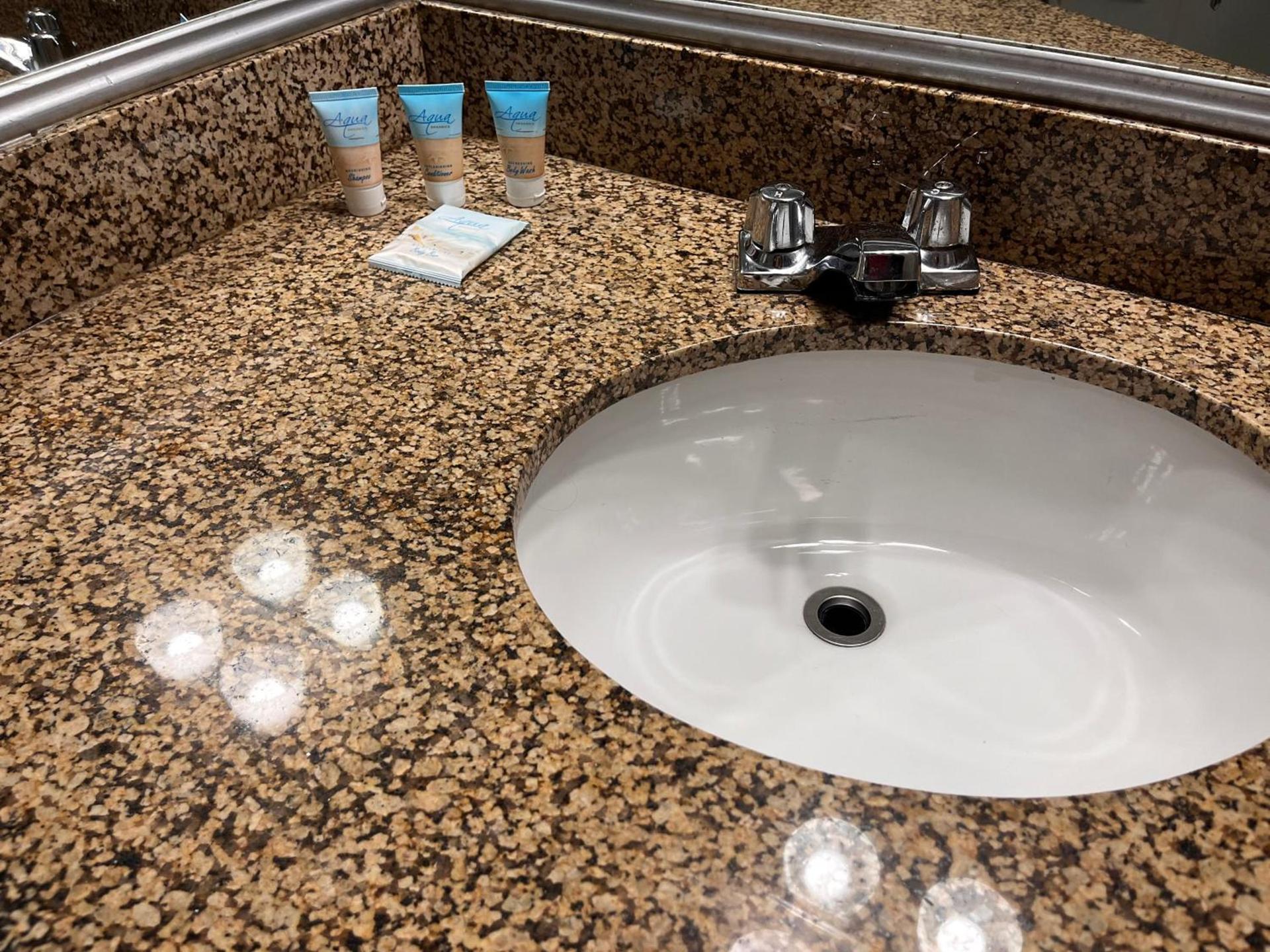 APM Inn & Suites photo 44
