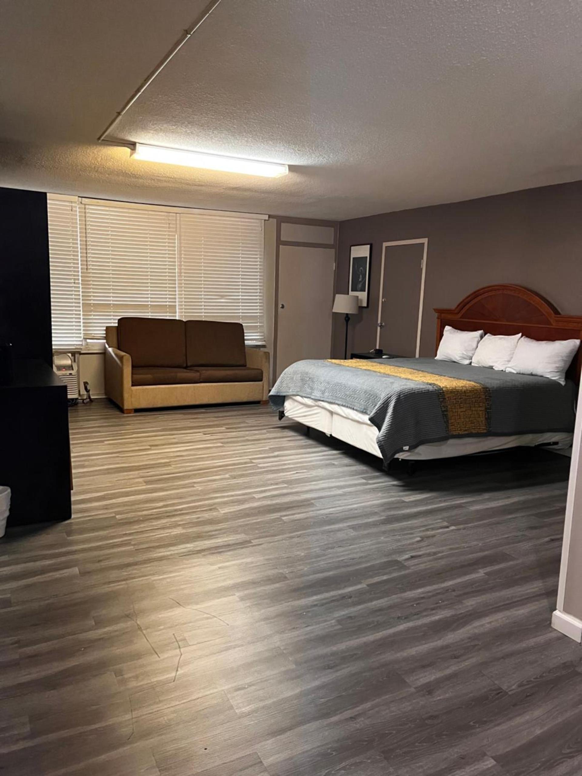 APM Inn & Suites photo 43