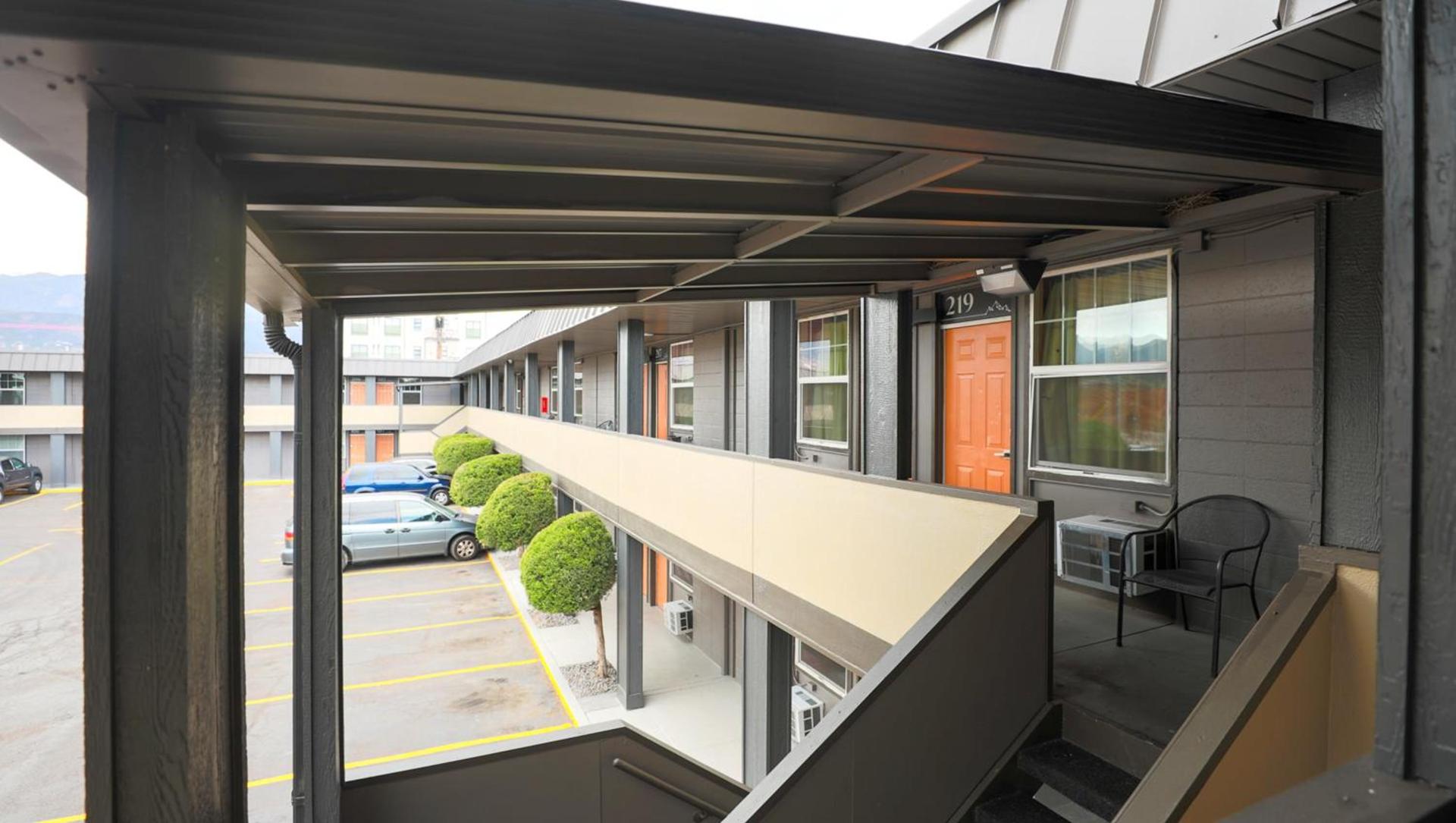 Modern Motel photo 11
