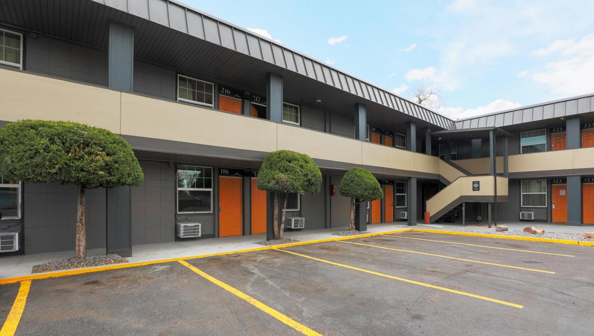Modern Motel photo 12
