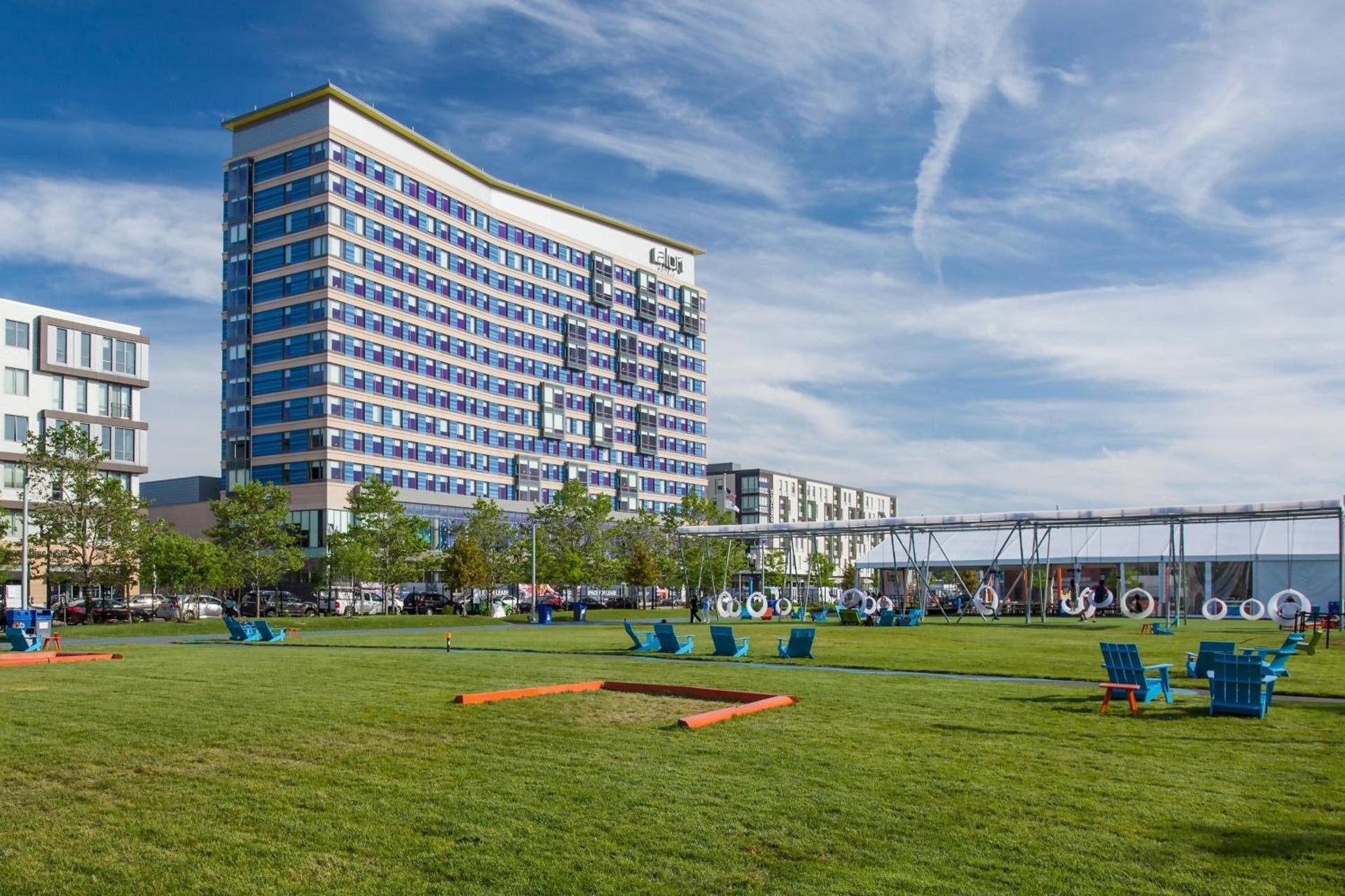 Aloft by Marriott Boston Seaport District photo 1