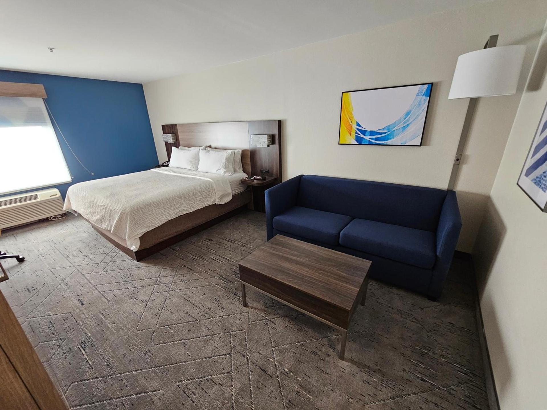 Holiday Inn Express Hotel & Suites Cincinnati-Blue Ash by IHG photo 4