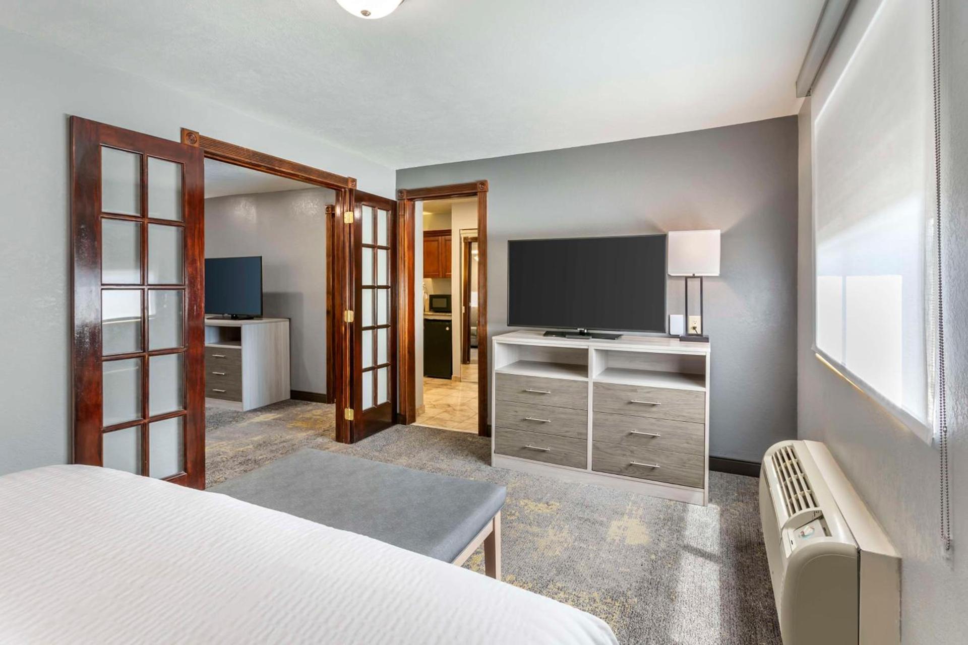 Best Western Plus Weston Inn photo 25