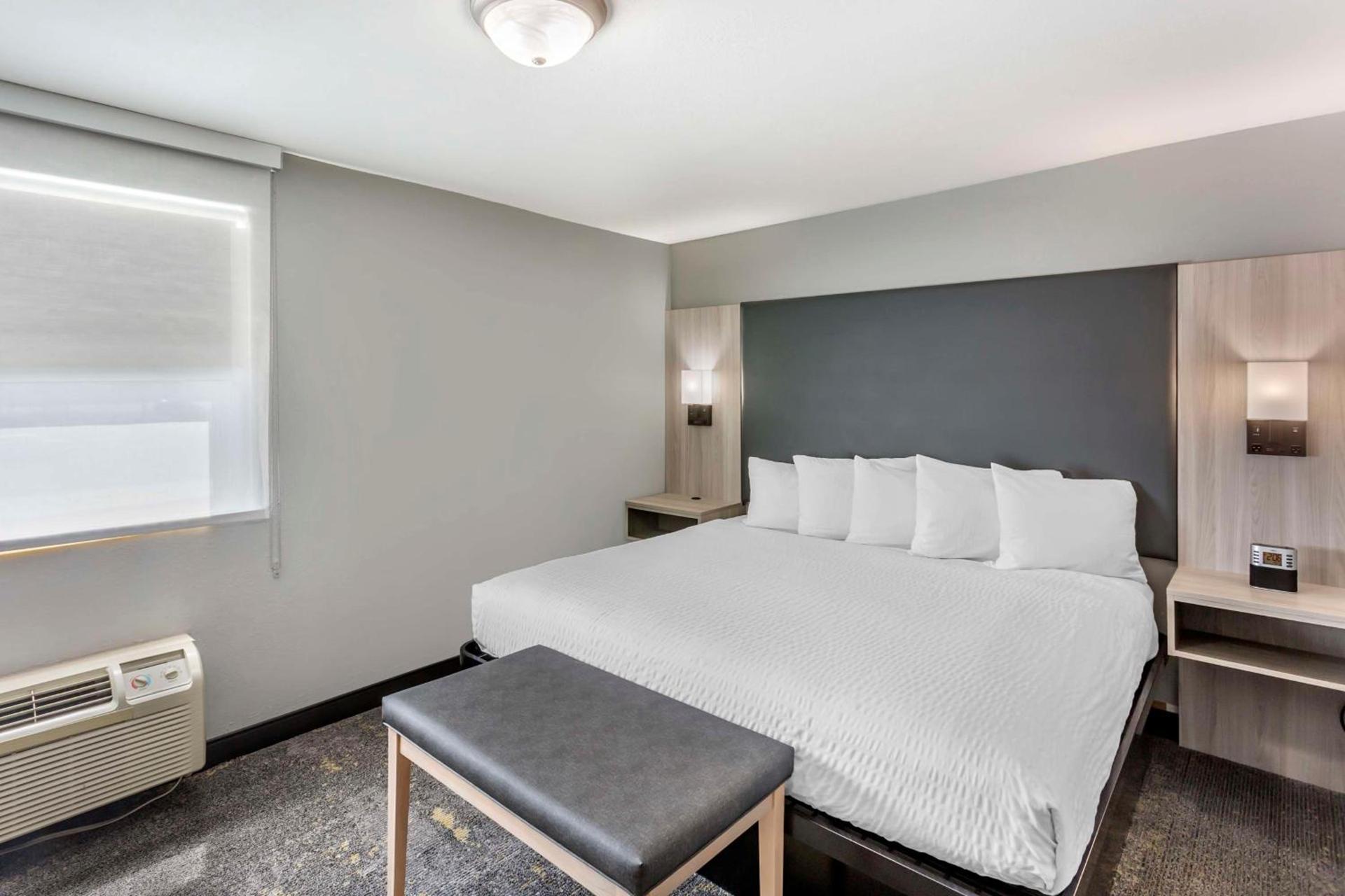 Best Western Plus Weston Inn photo 24