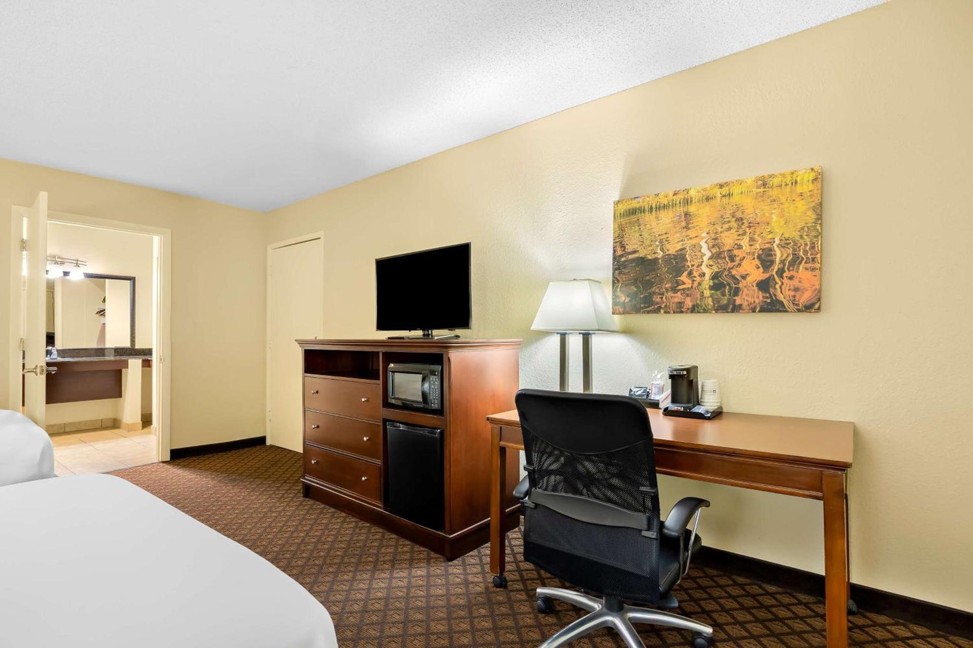 Best Western Coach House photo 12
