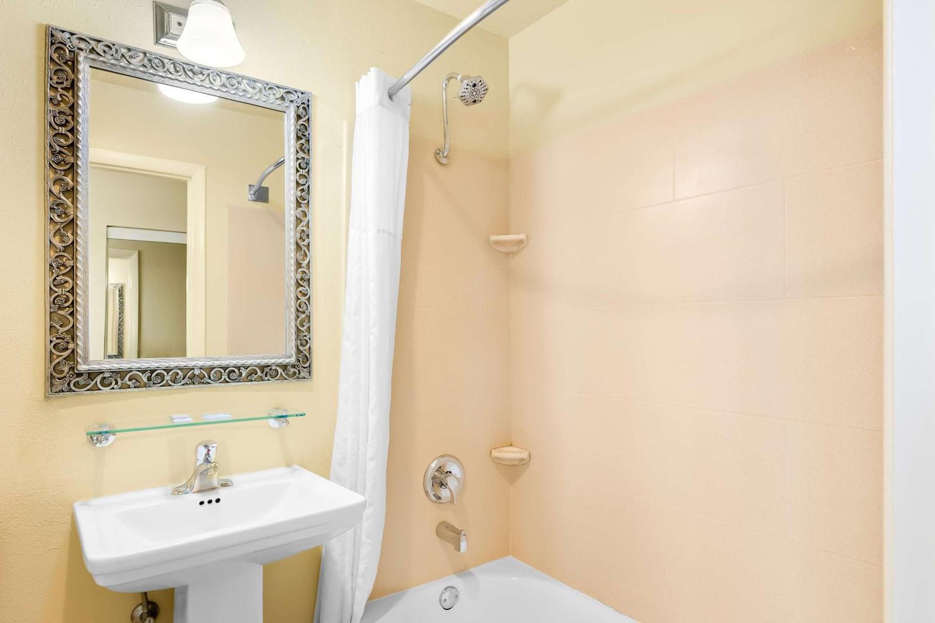 Best Western Coach House photo 21