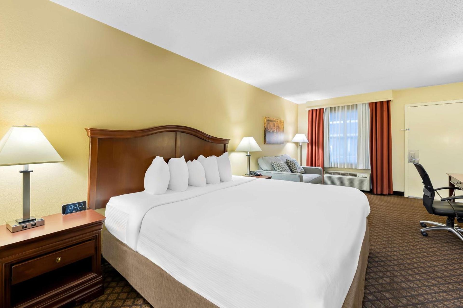 Best Western Coach House photo 28