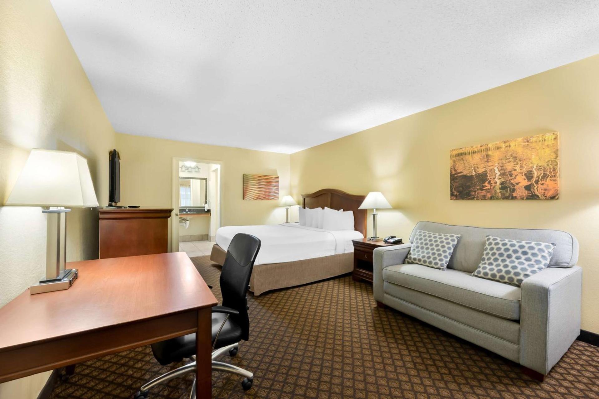 Best Western Coach House photo 4