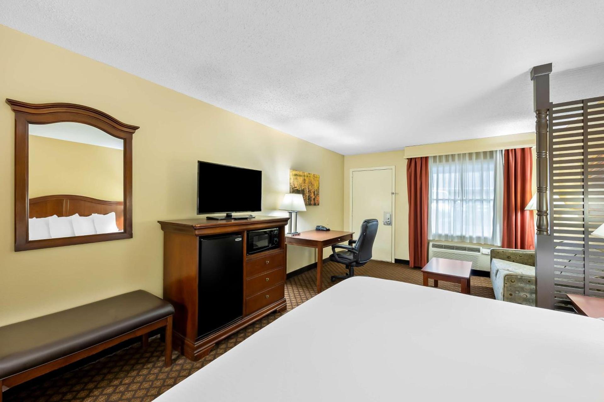 Best Western Coach House photo 32