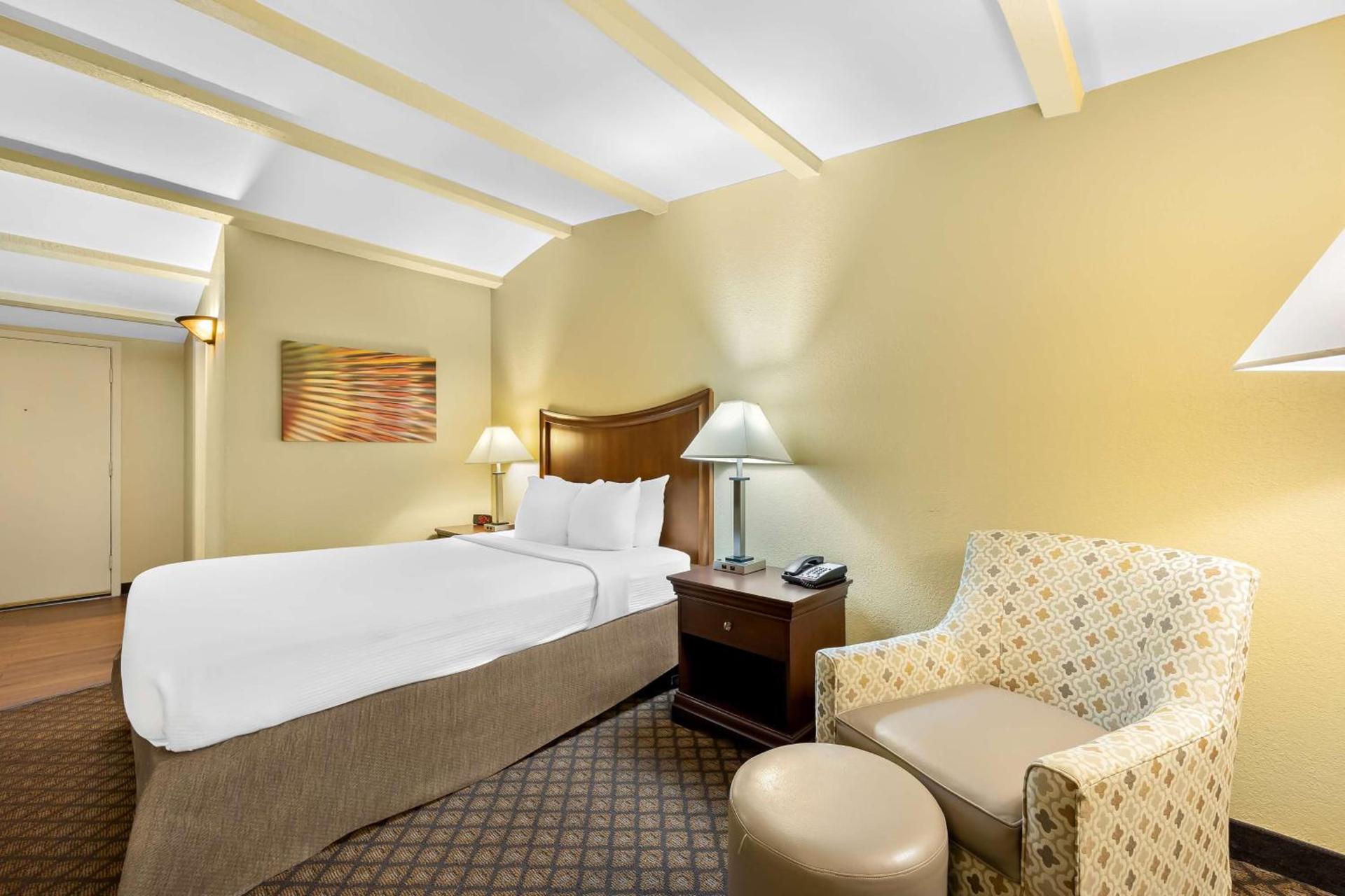 Best Western Coach House photo 33