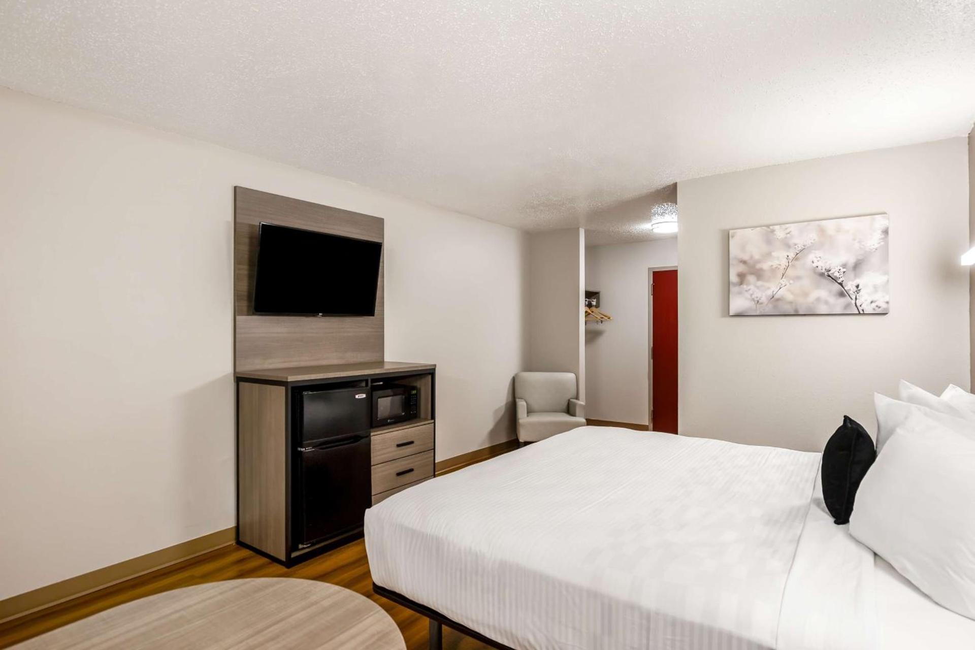 Red Lion Inn & Suites Saint Louis photo 41