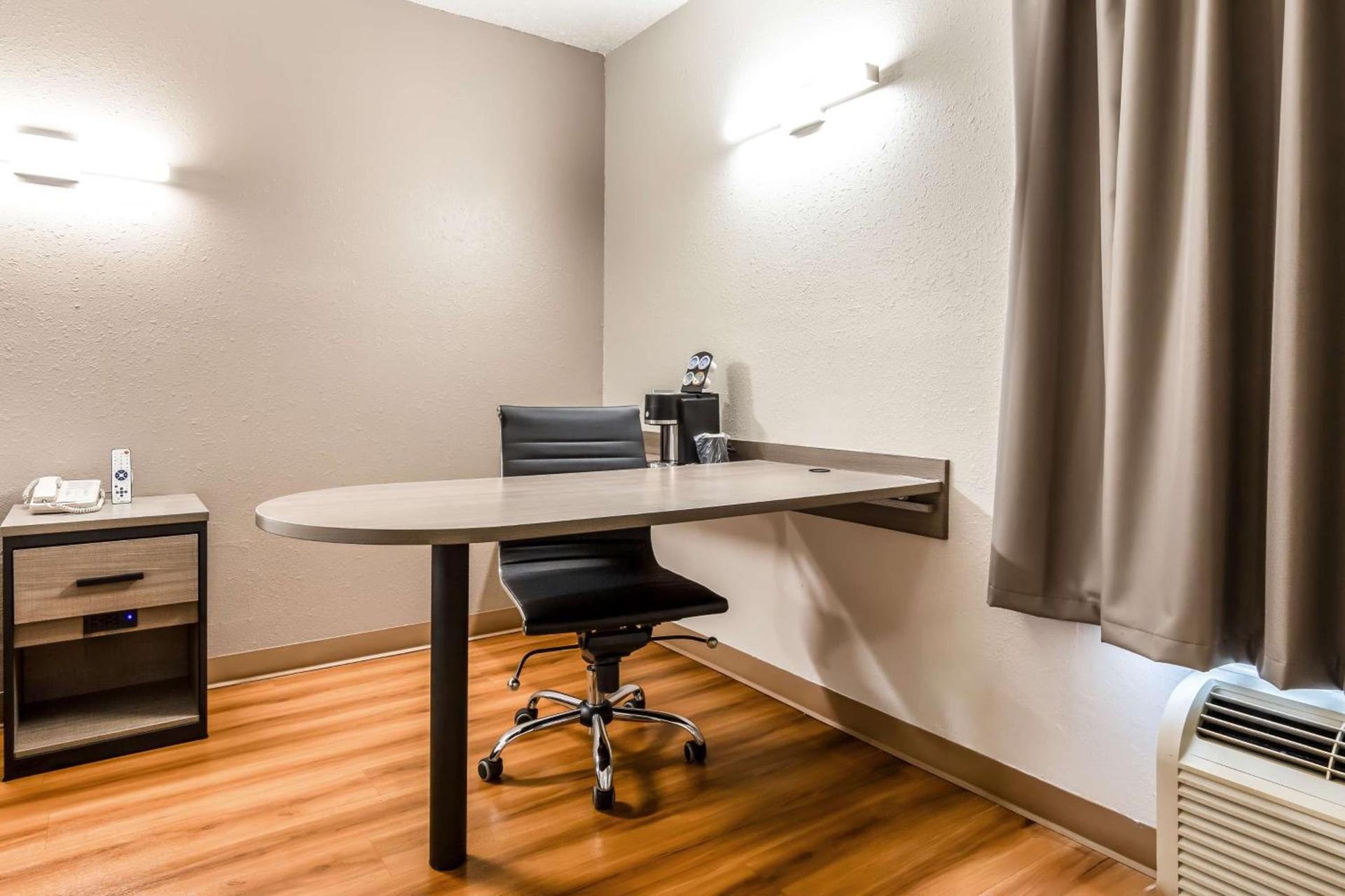 Red Lion Inn & Suites Saint Louis photo 40
