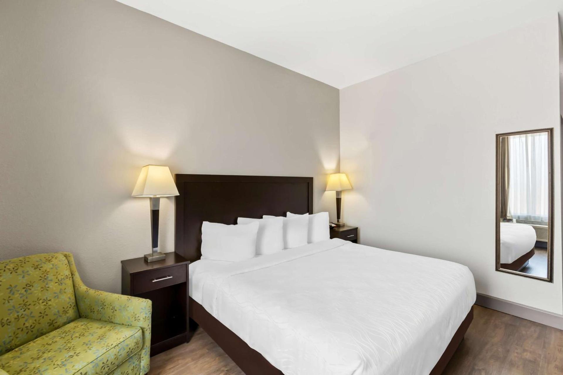 Sonesta Essential La Porte photo 13
