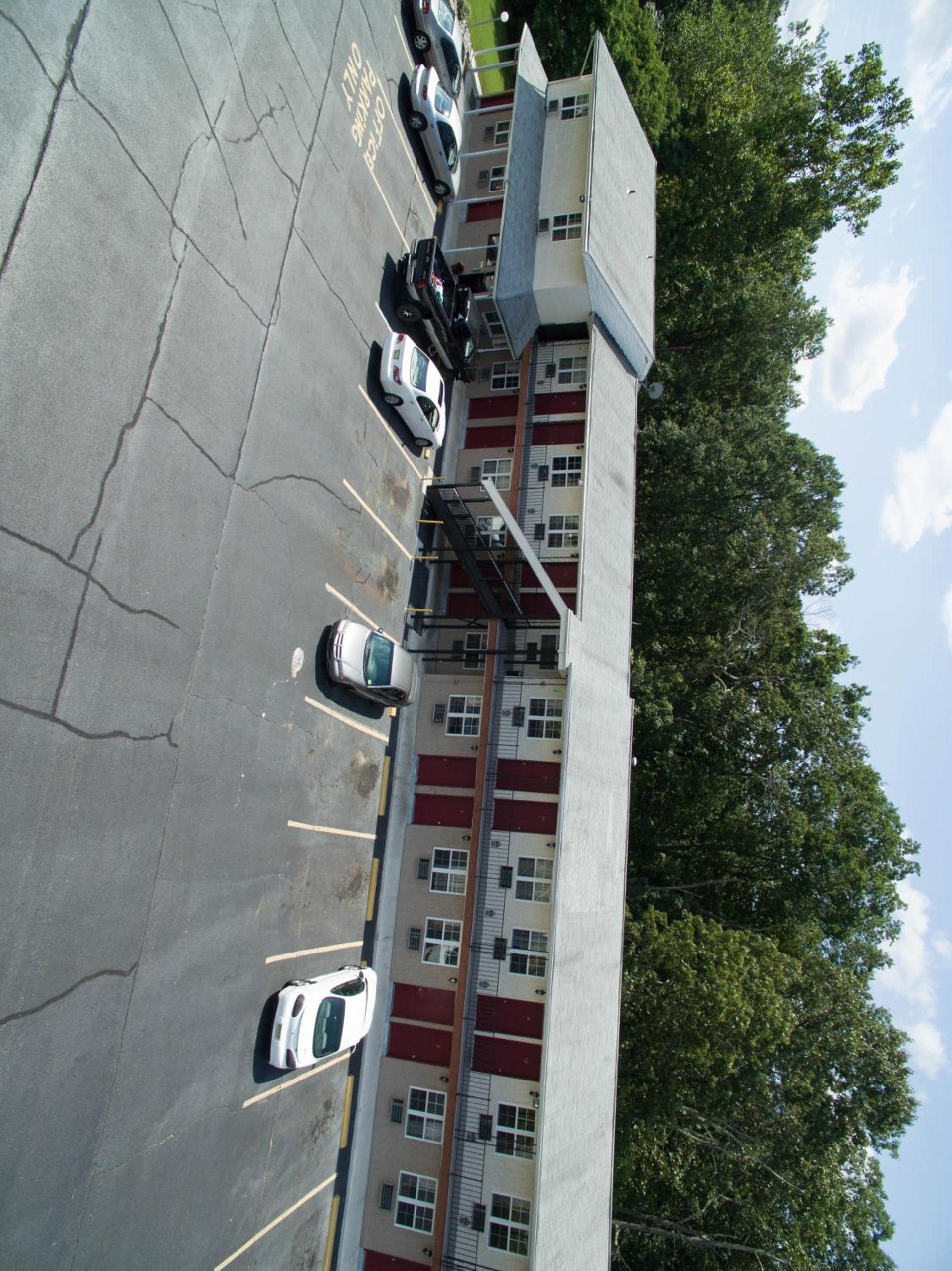Red Carpet Inn Berlin photo 1