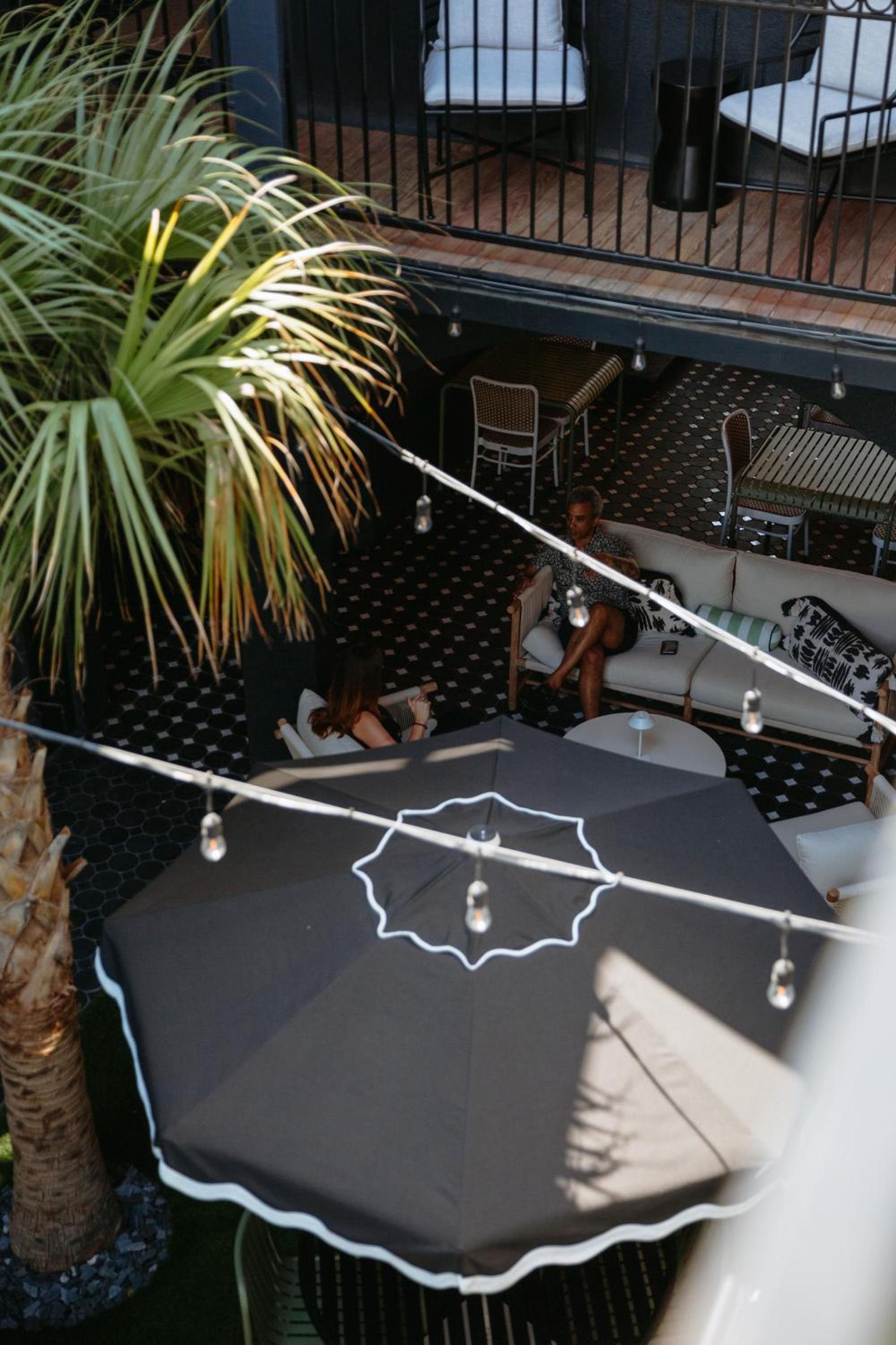 Blackbird Hotel photo 100
