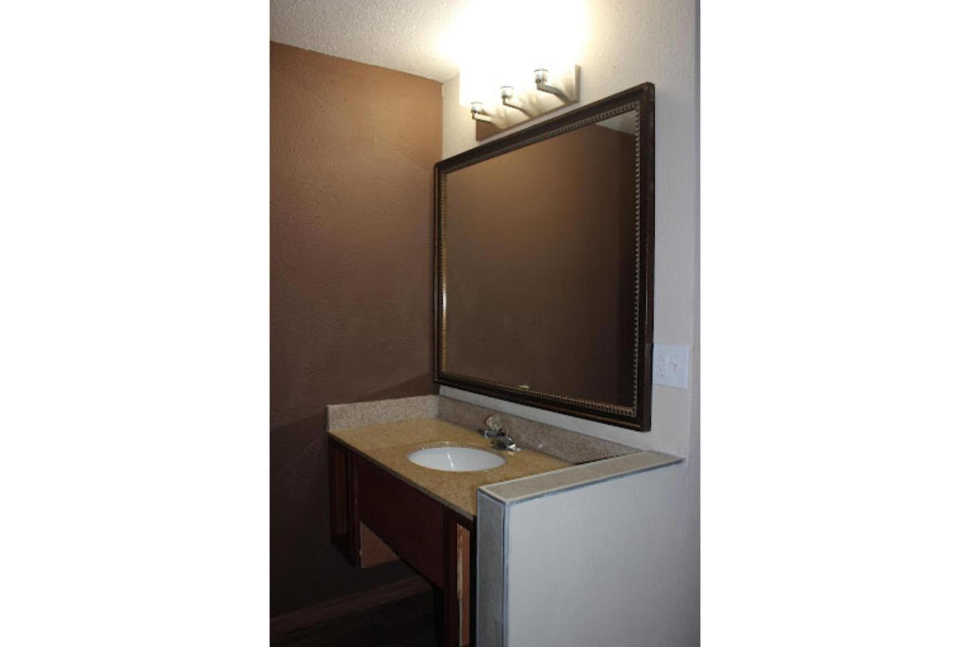 Travel Inn By OYO Omaha photo 10