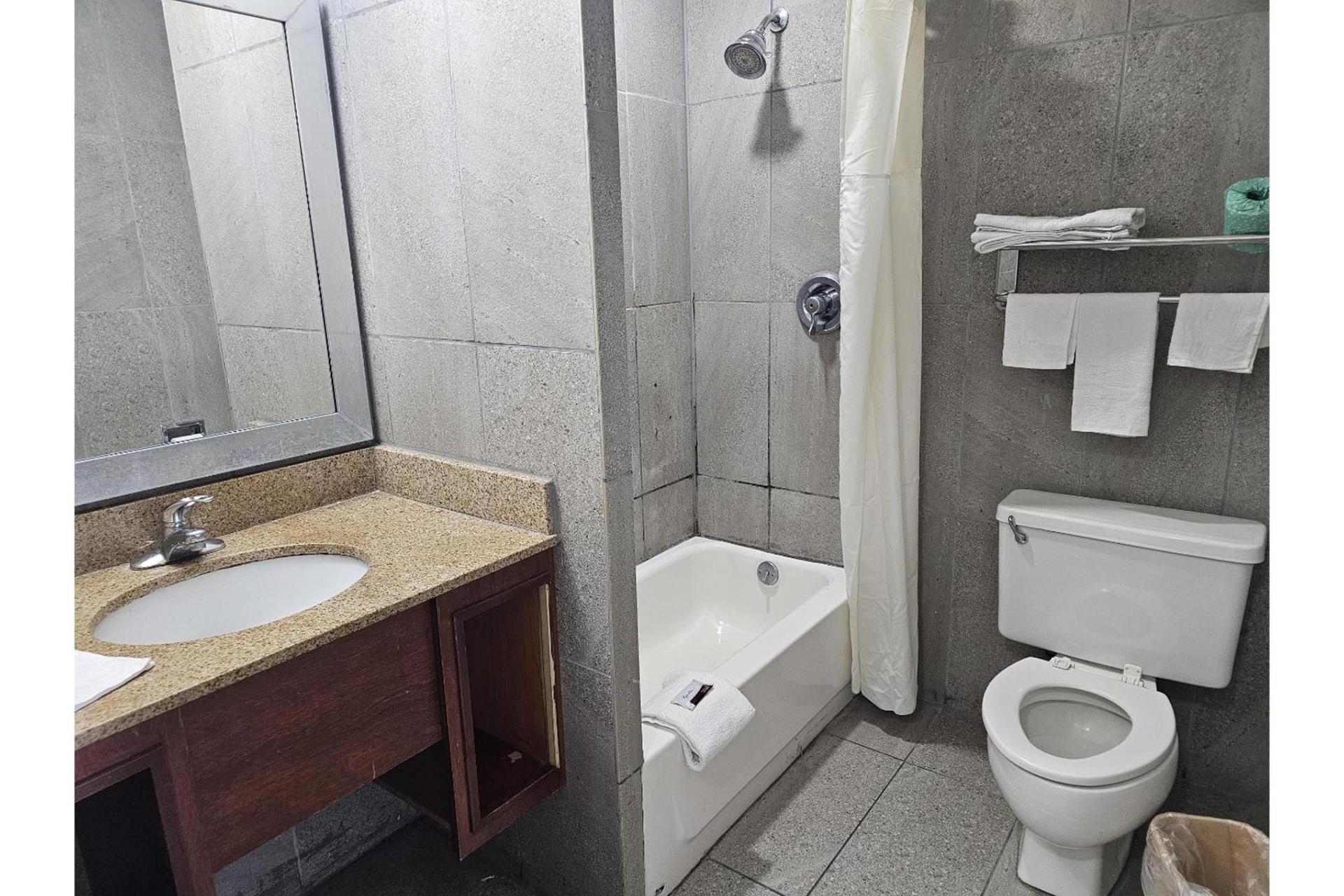 Travel Inn By OYO Omaha photo 8