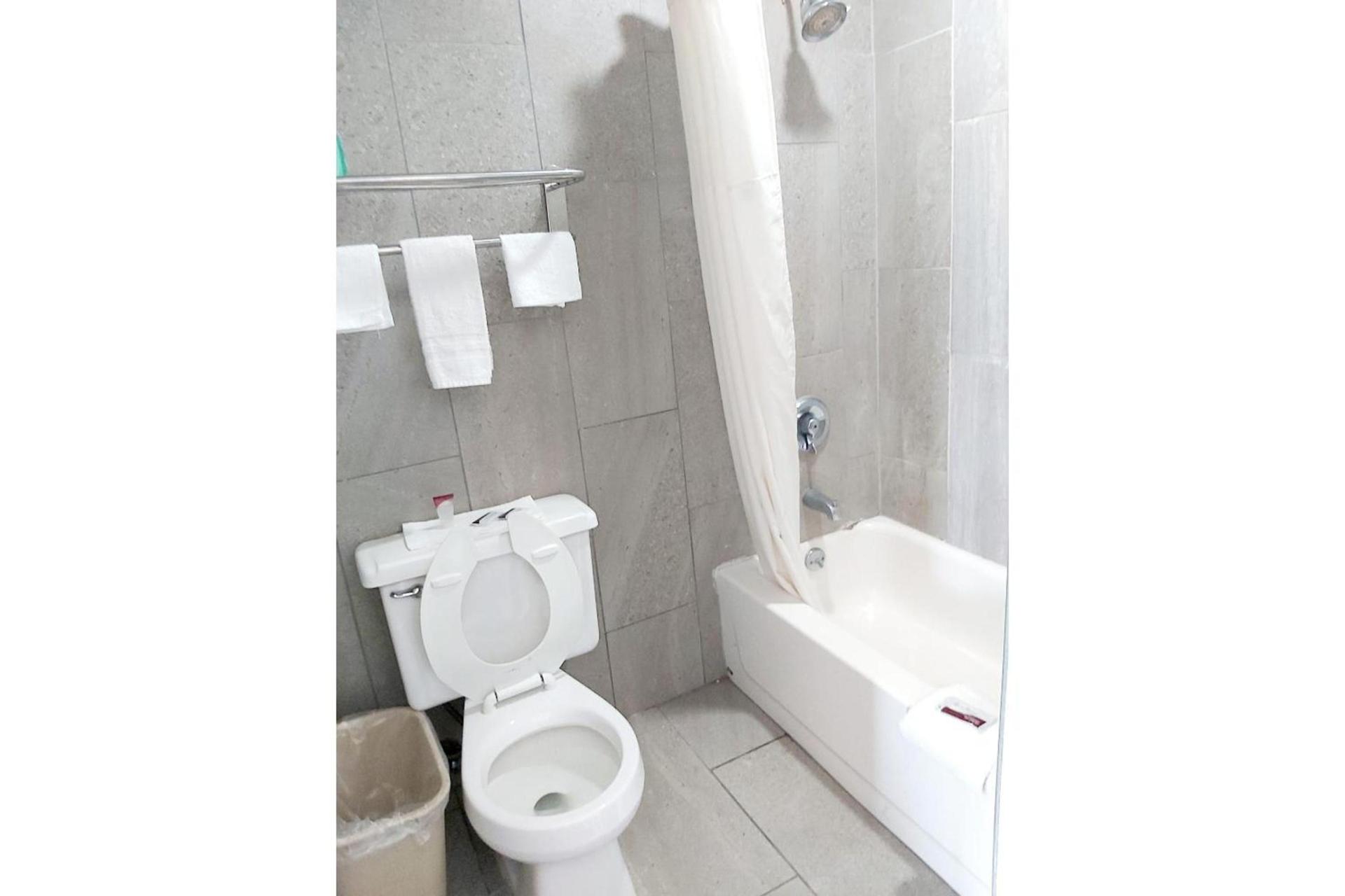 Travel Inn By OYO Omaha photo 17