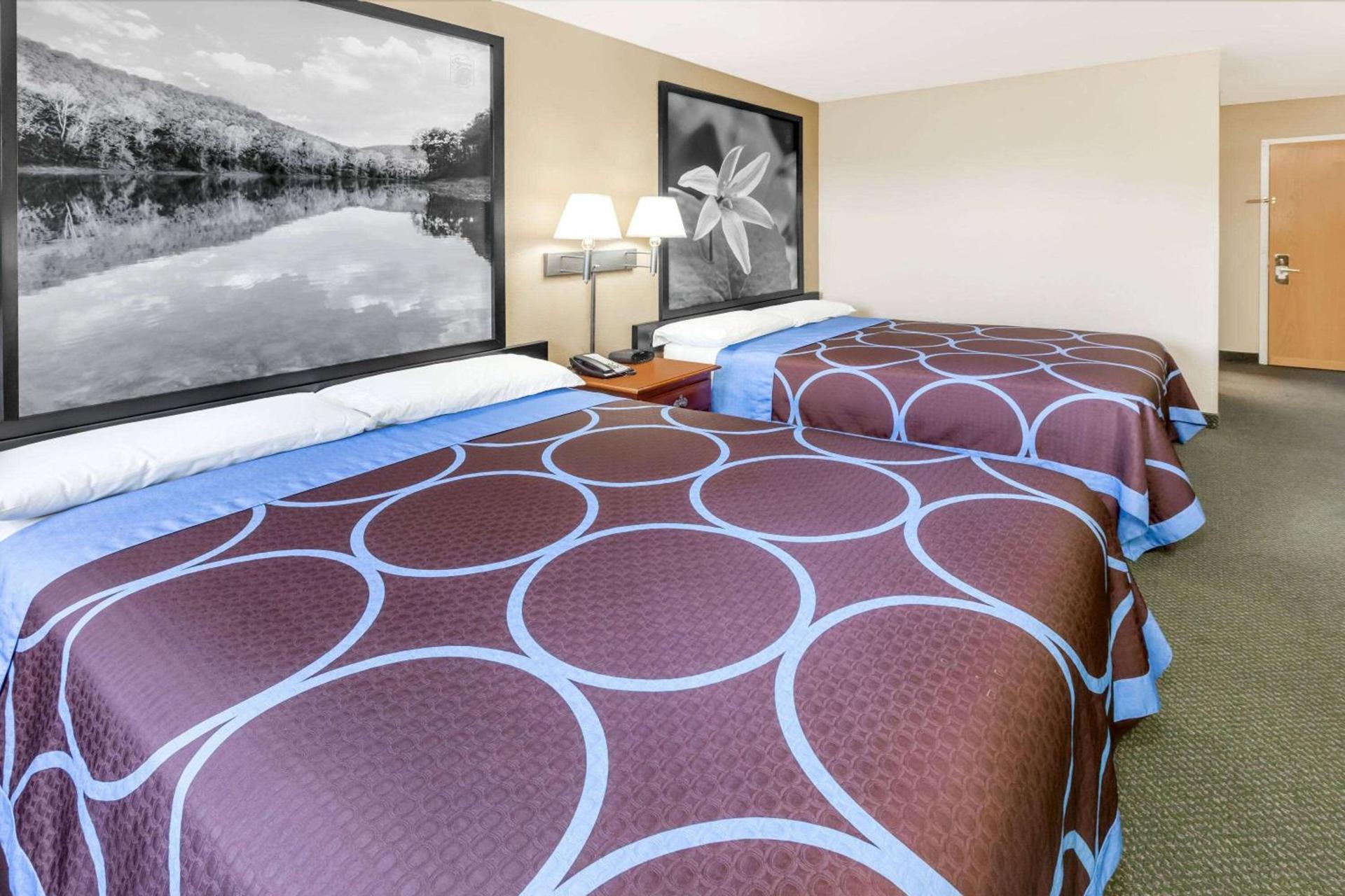 Super 8 by Wyndham Pine Bluff photo 5