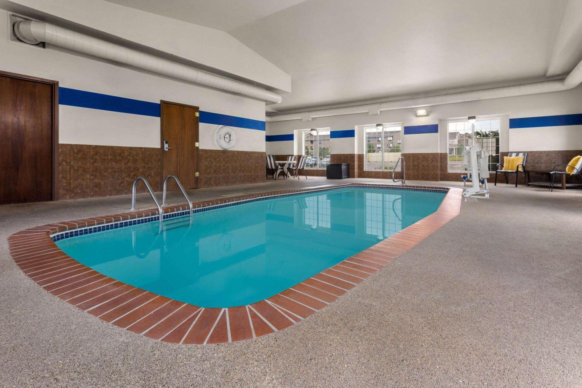 Microtel Inn & Suites by Wyndham Rapid City photo 8