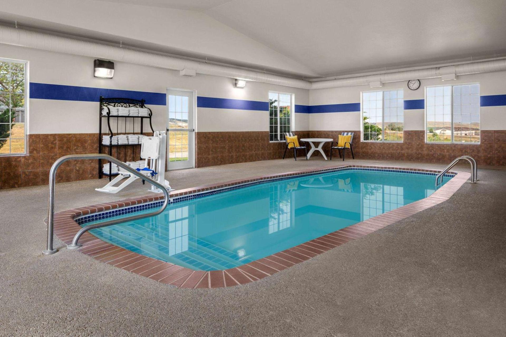 Microtel Inn & Suites by Wyndham Rapid City photo 7