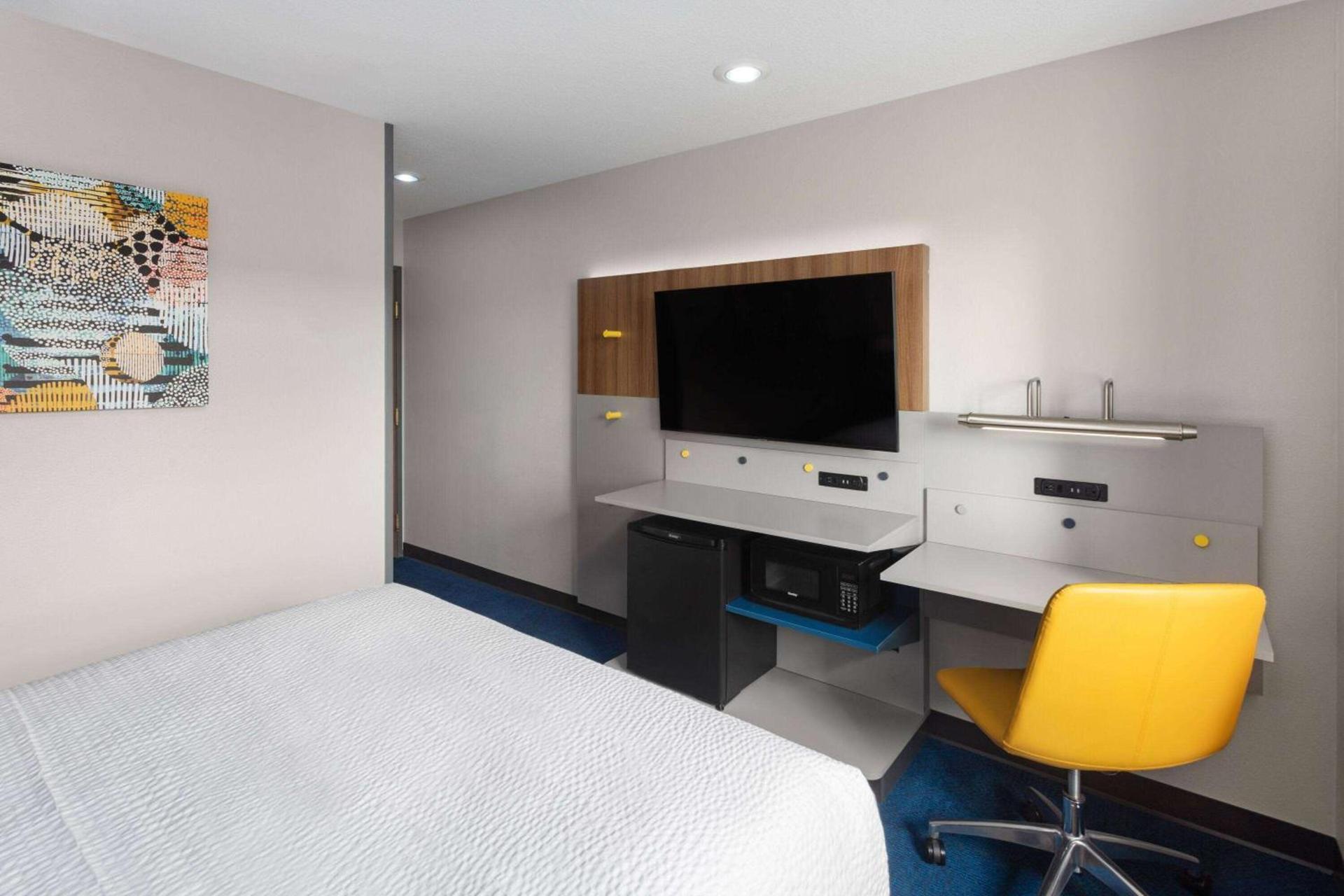Microtel Inn & Suites by Wyndham Rapid City photo 12