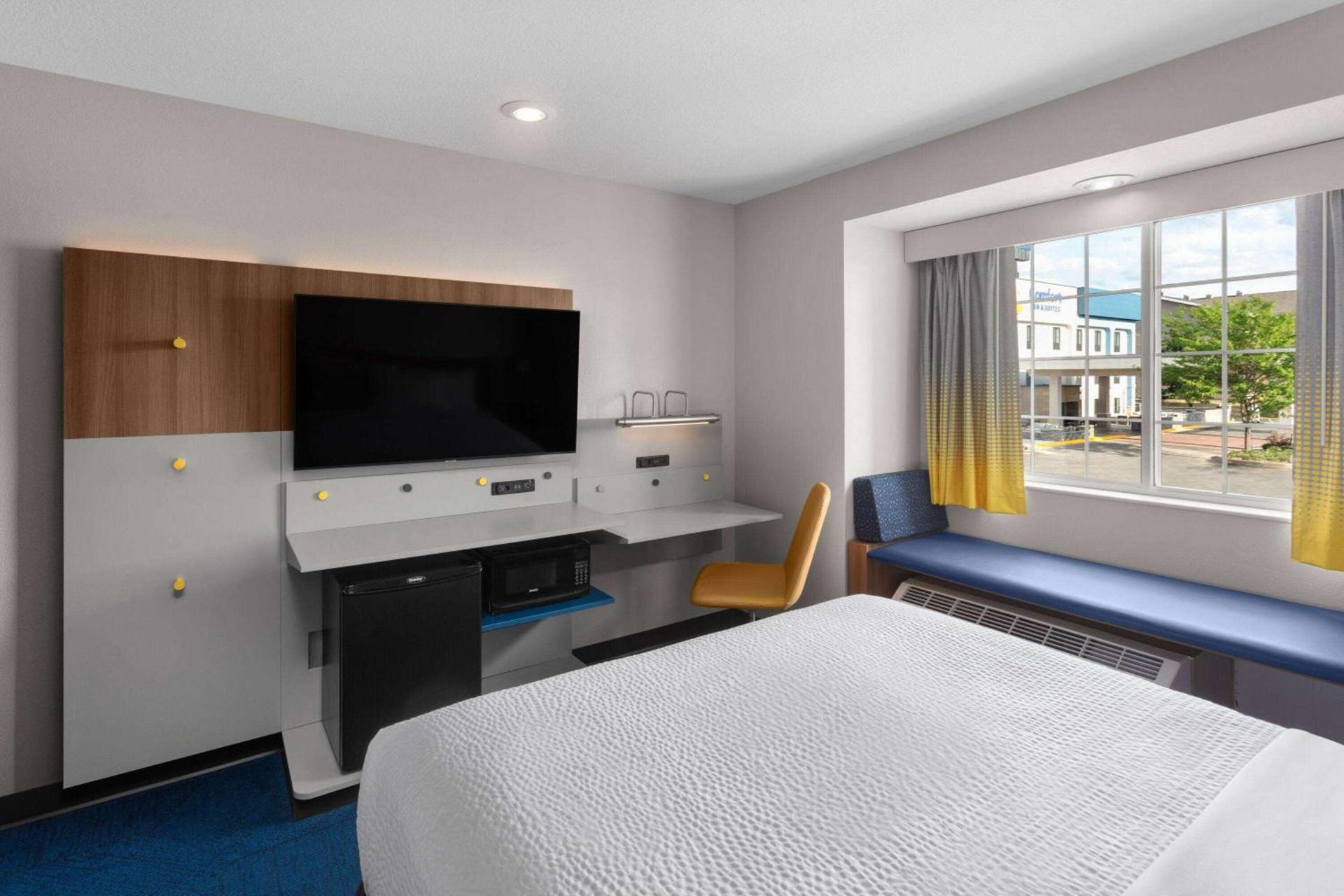 Microtel Inn & Suites by Wyndham Rapid City photo 13