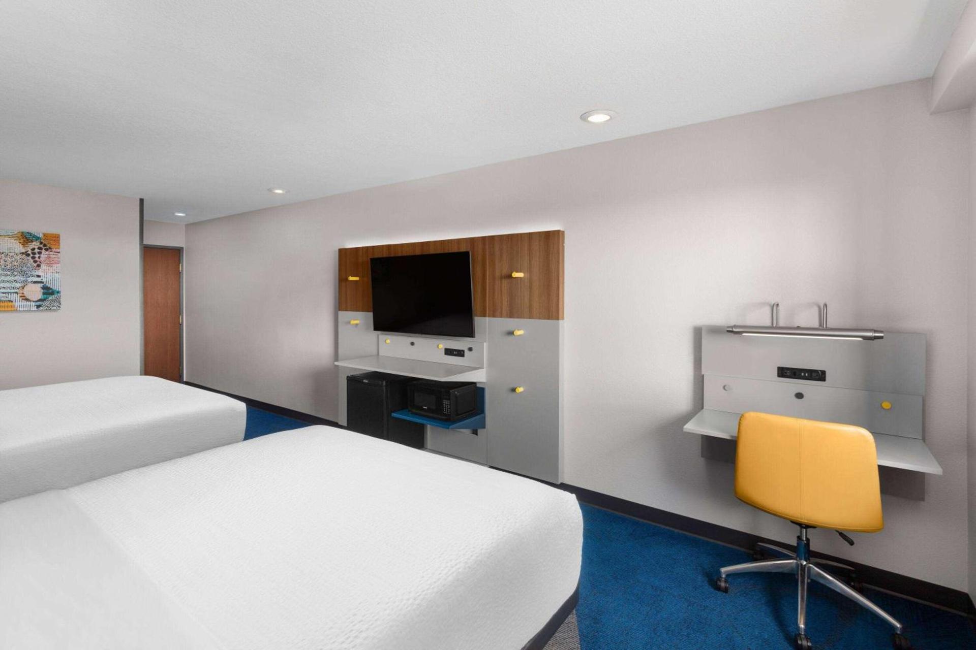 Microtel Inn & Suites by Wyndham Rapid City photo 17