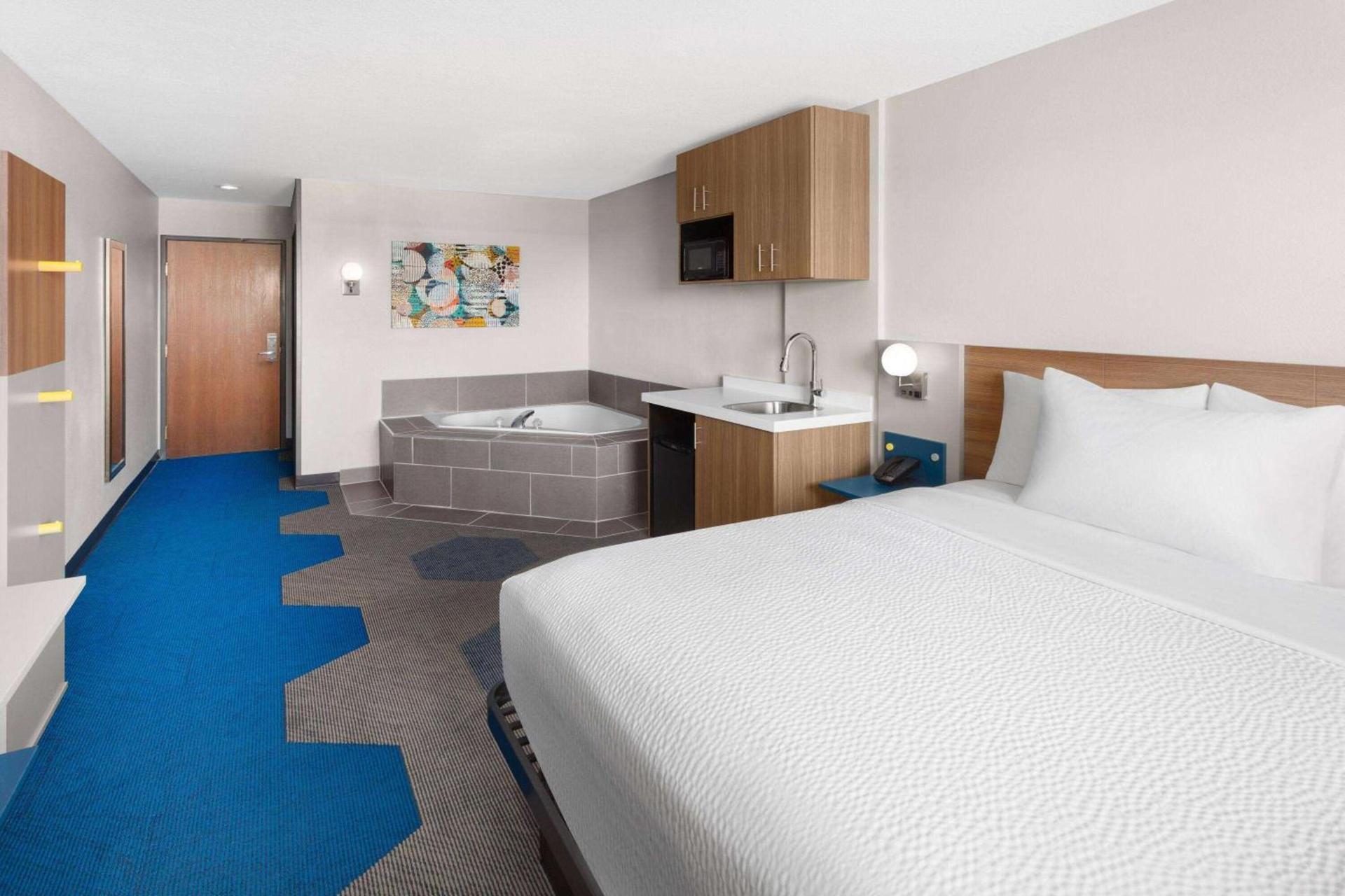 Microtel Inn & Suites by Wyndham Rapid City photo 28