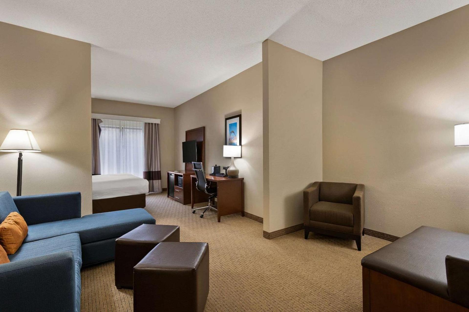 Comfort Suites Hummelstown - Hershey photo 11