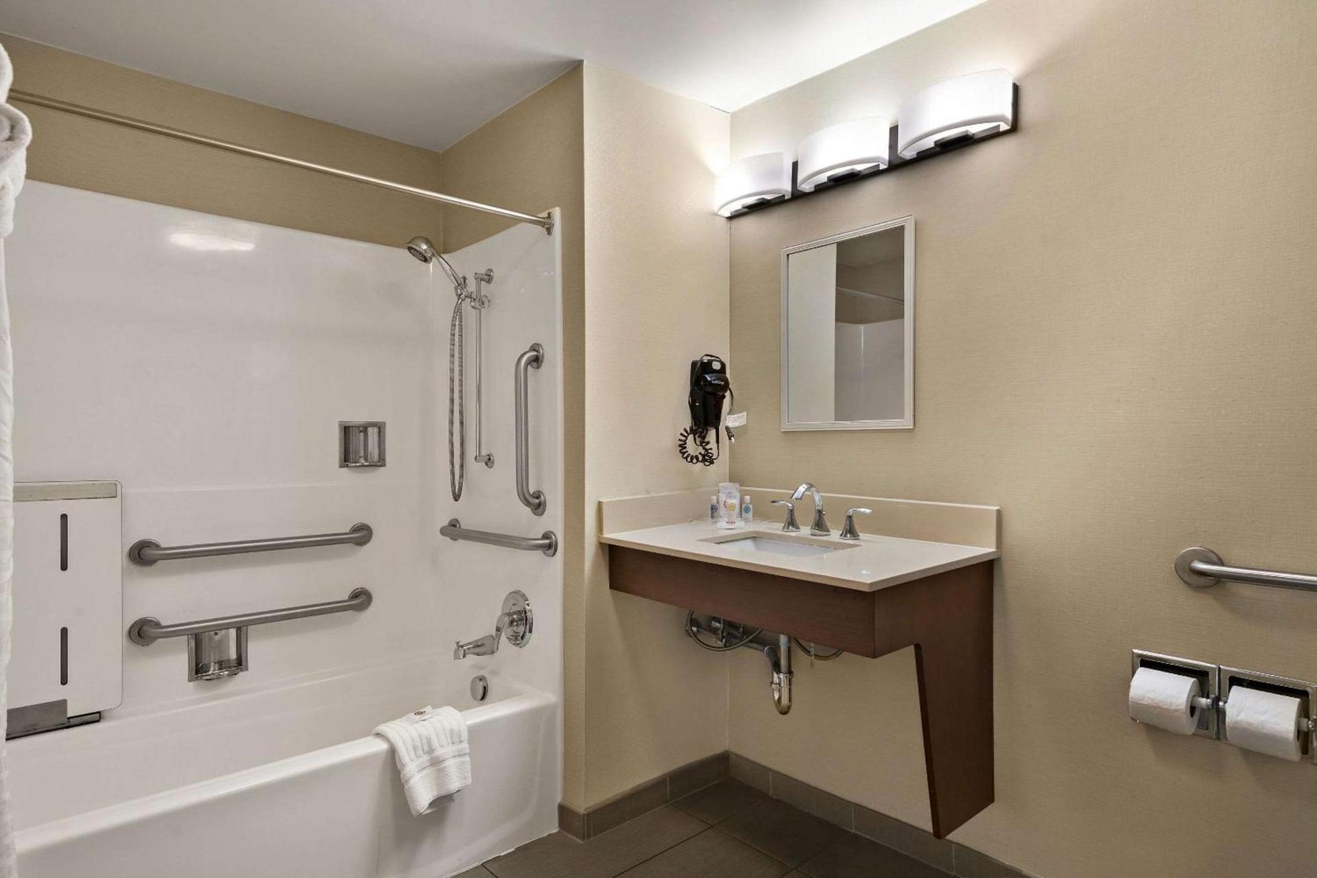 Comfort Suites Hummelstown - Hershey photo 5