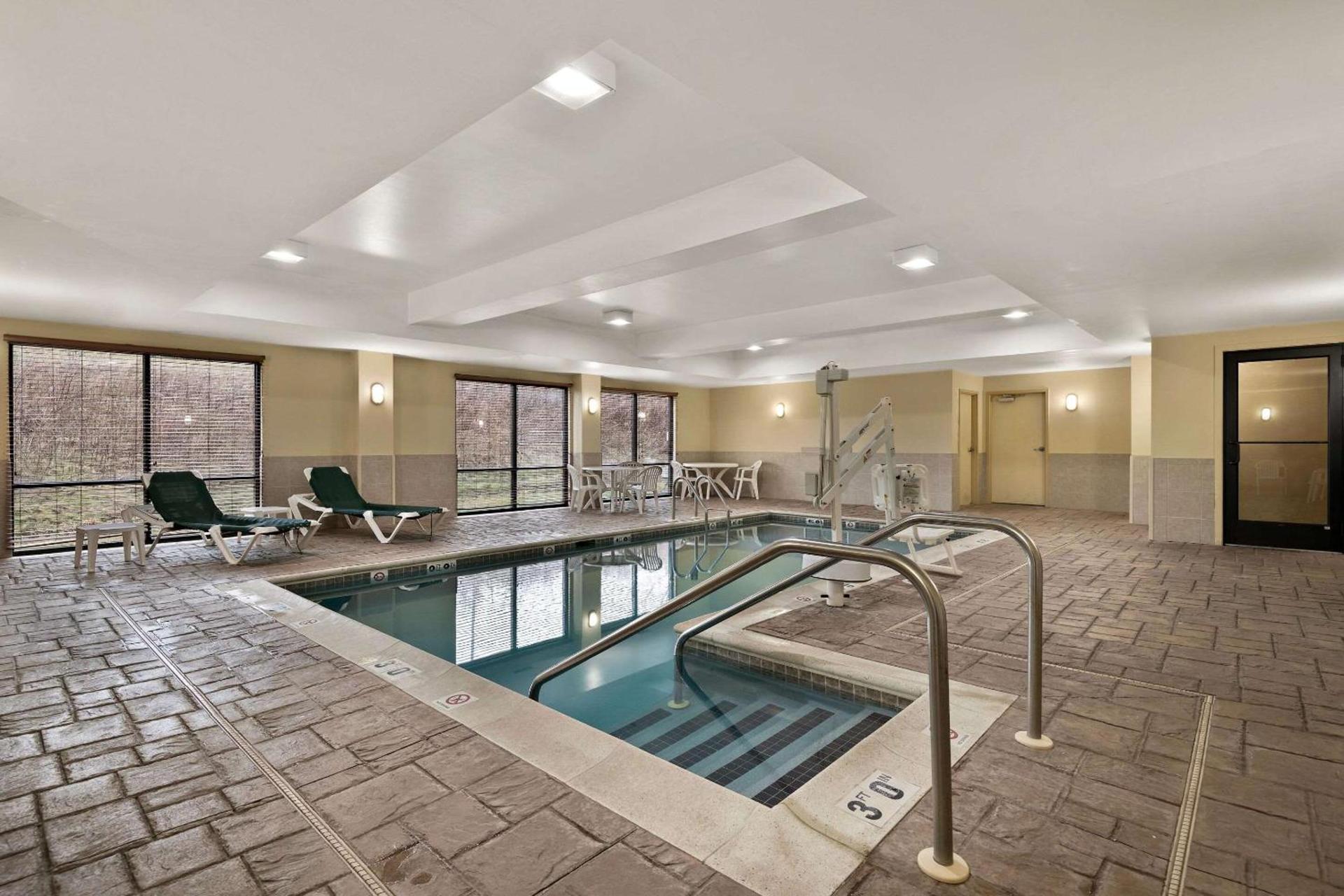 Comfort Suites Hummelstown - Hershey photo 2