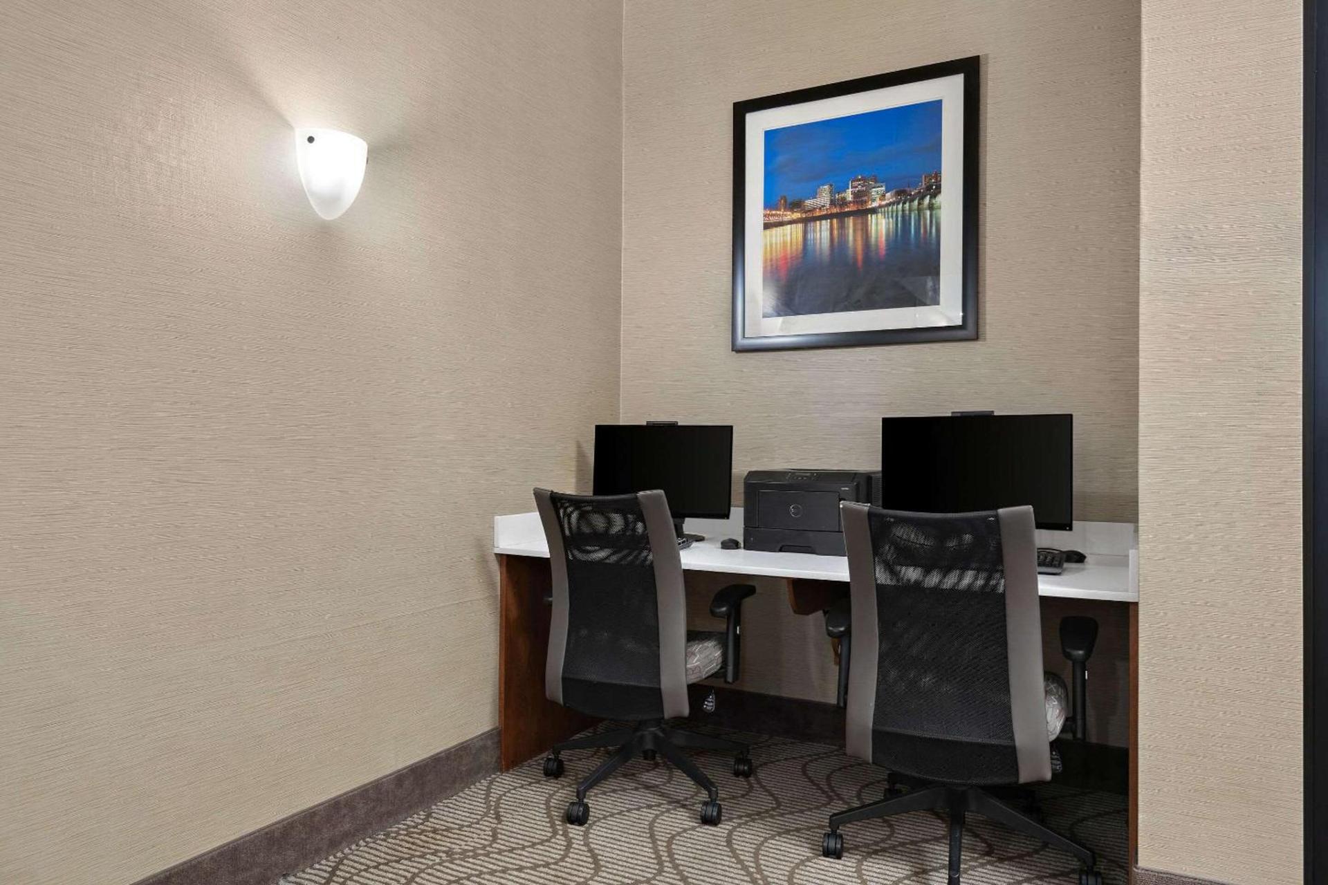 Comfort Suites Hummelstown - Hershey photo 15