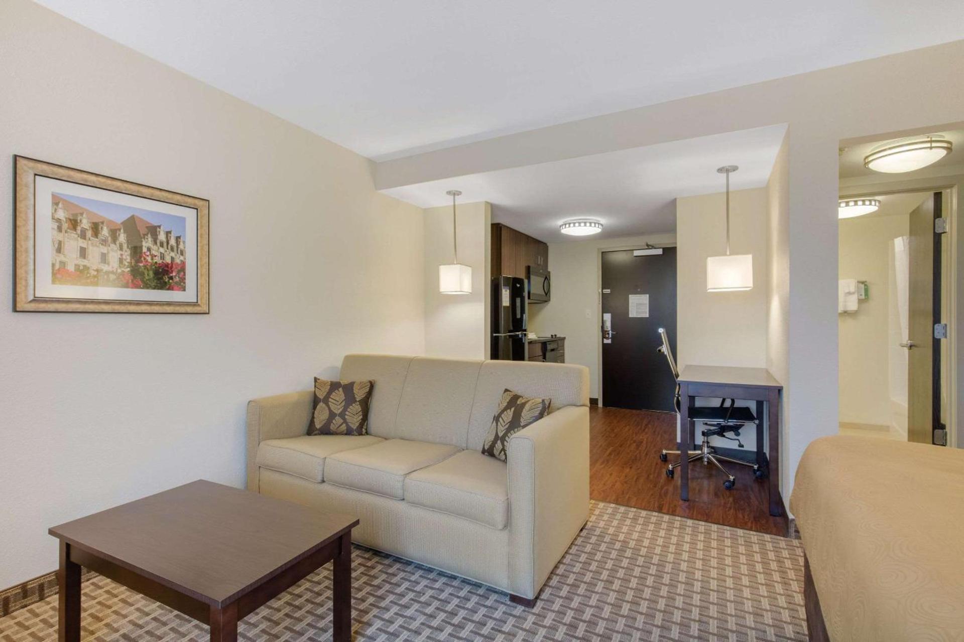 MainStay Suites St Louis Airport photo 9