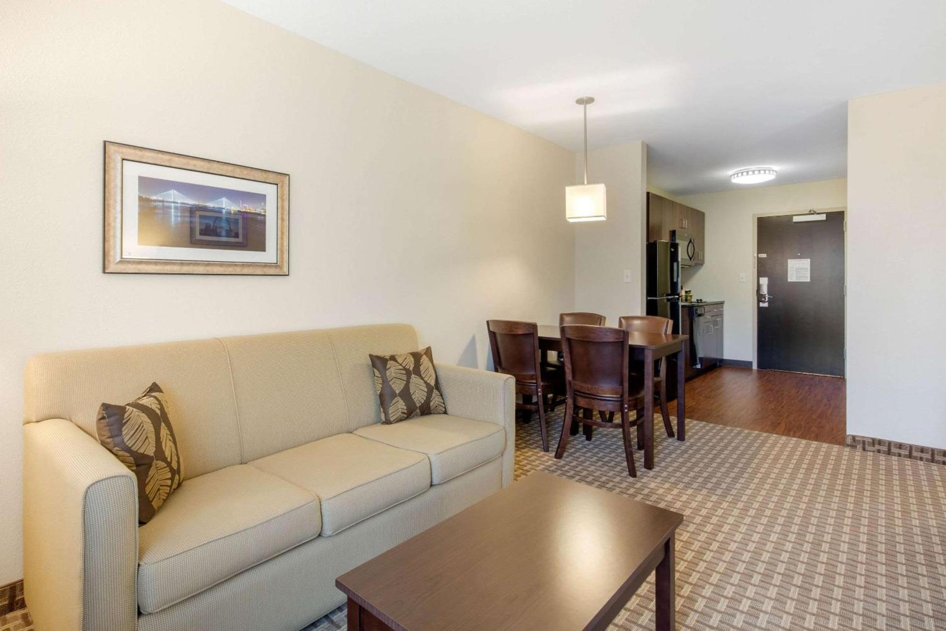 MainStay Suites St Louis Airport photo 11