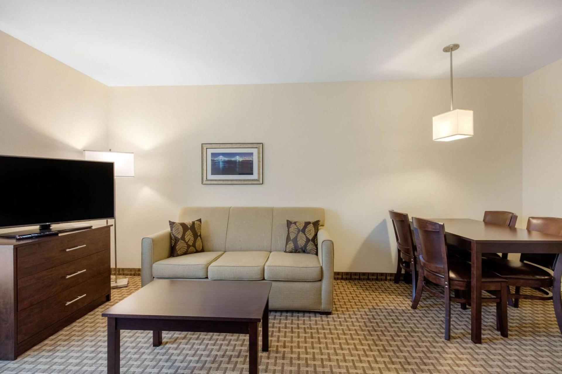 MainStay Suites St Louis Airport photo 12