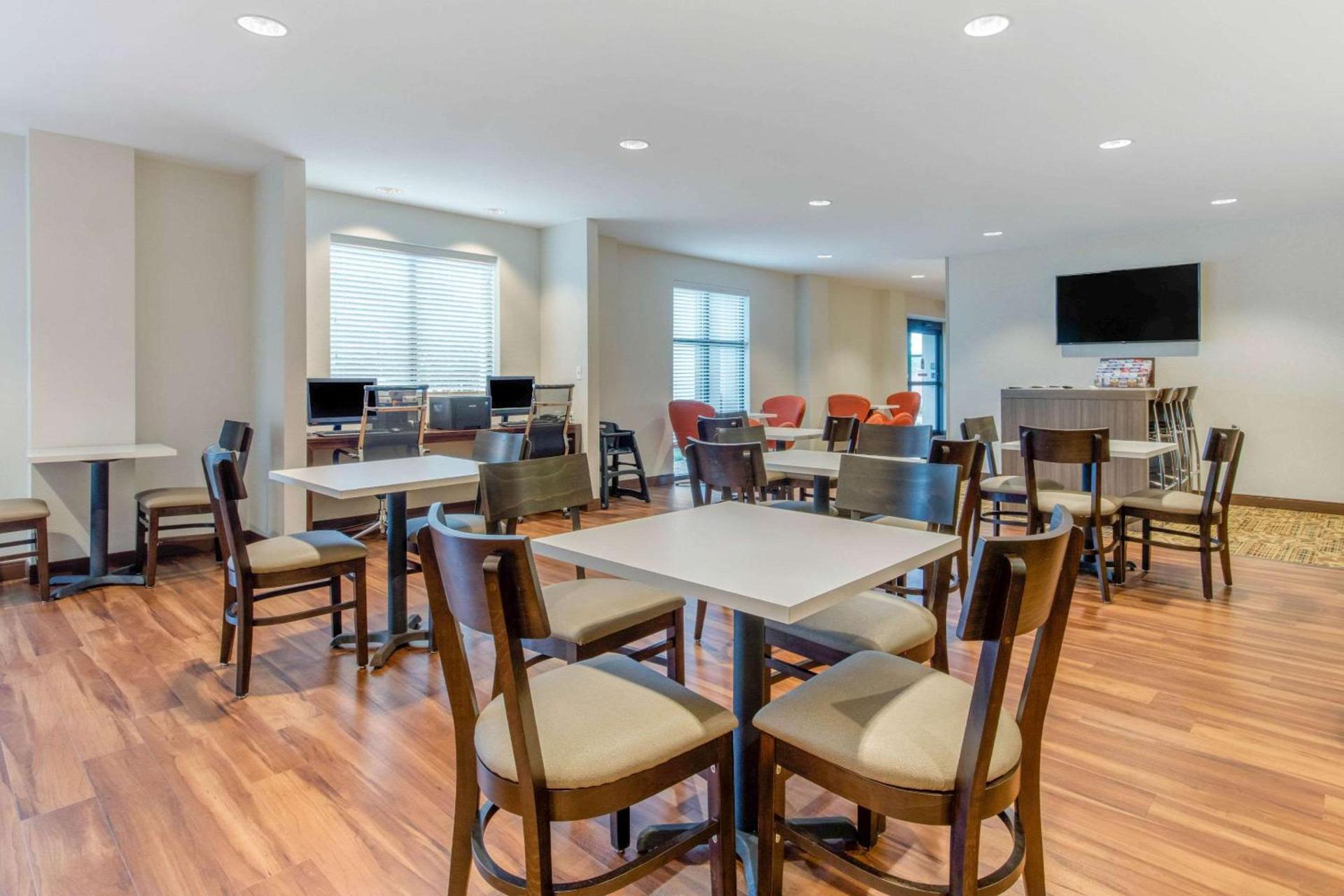 MainStay Suites St Louis Airport photo 23