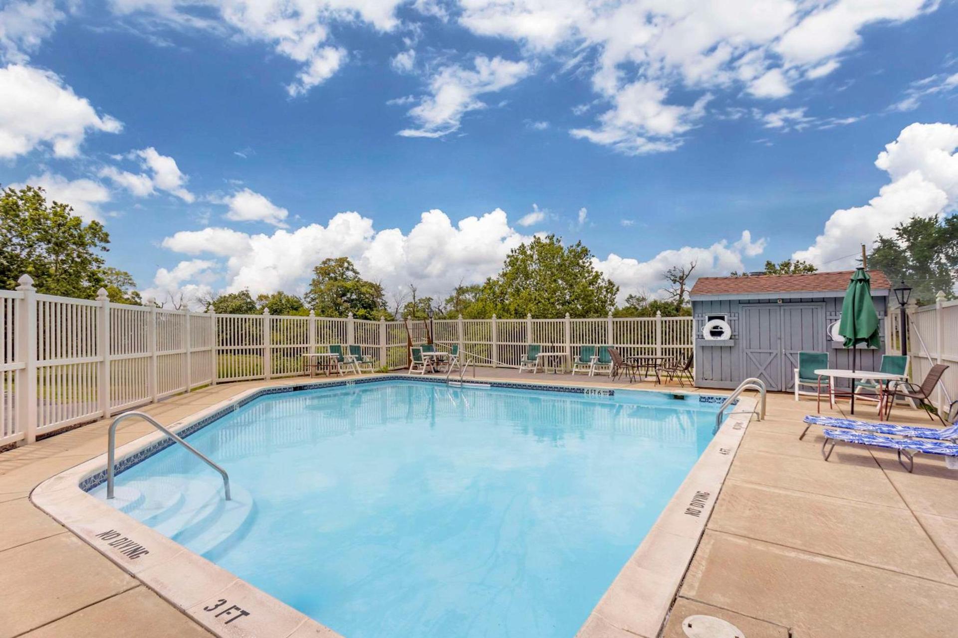 Quality Inn Smoketown - Lancaster Area photo 25