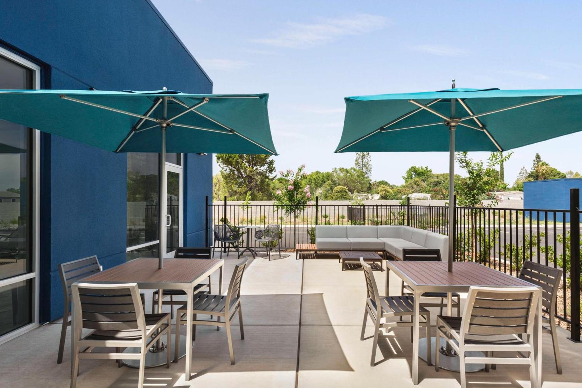 Hampton Inn & Suites Oroville photo 3