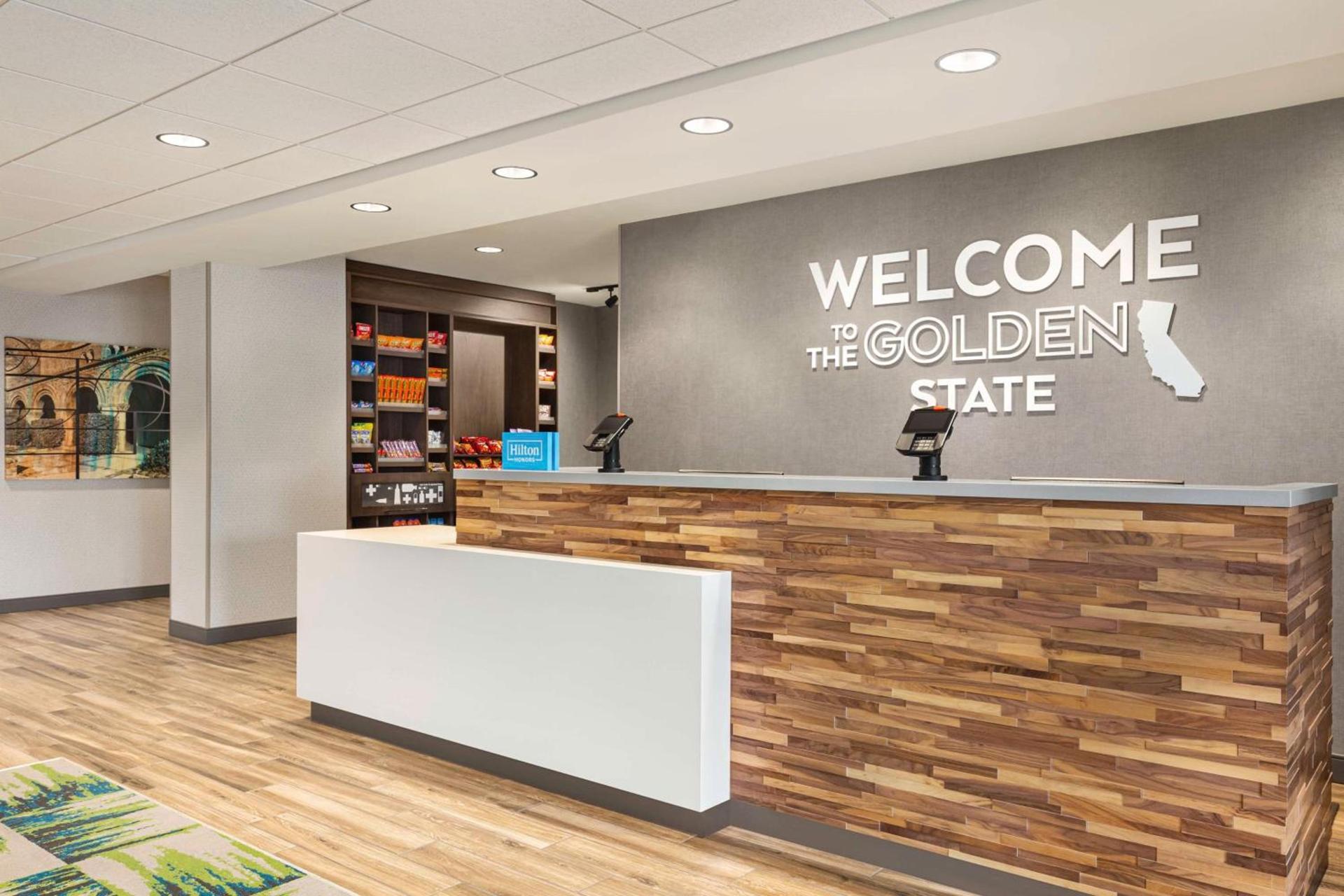 Hampton Inn & Suites Oroville photo 5