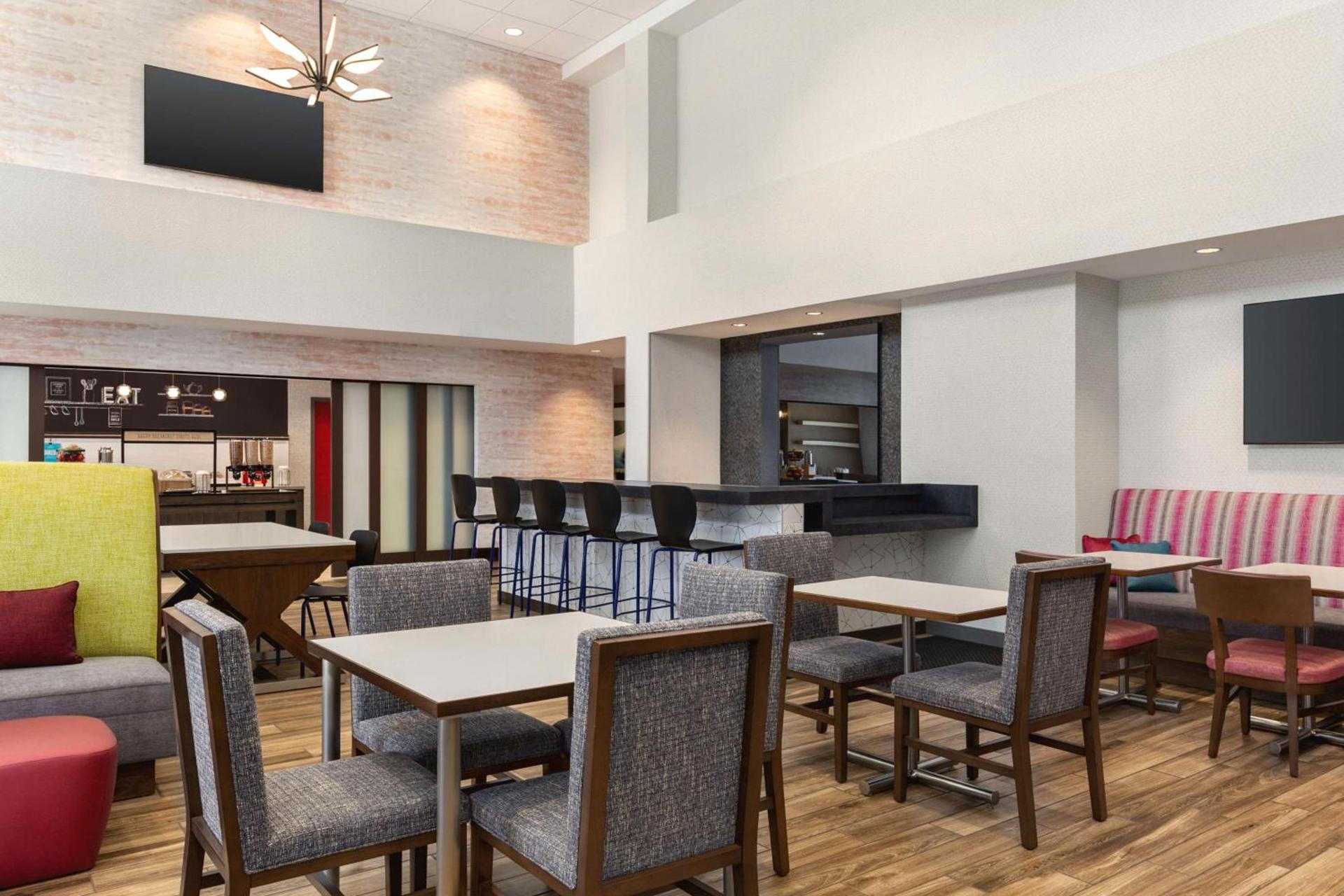 Hampton Inn & Suites Oroville photo 10