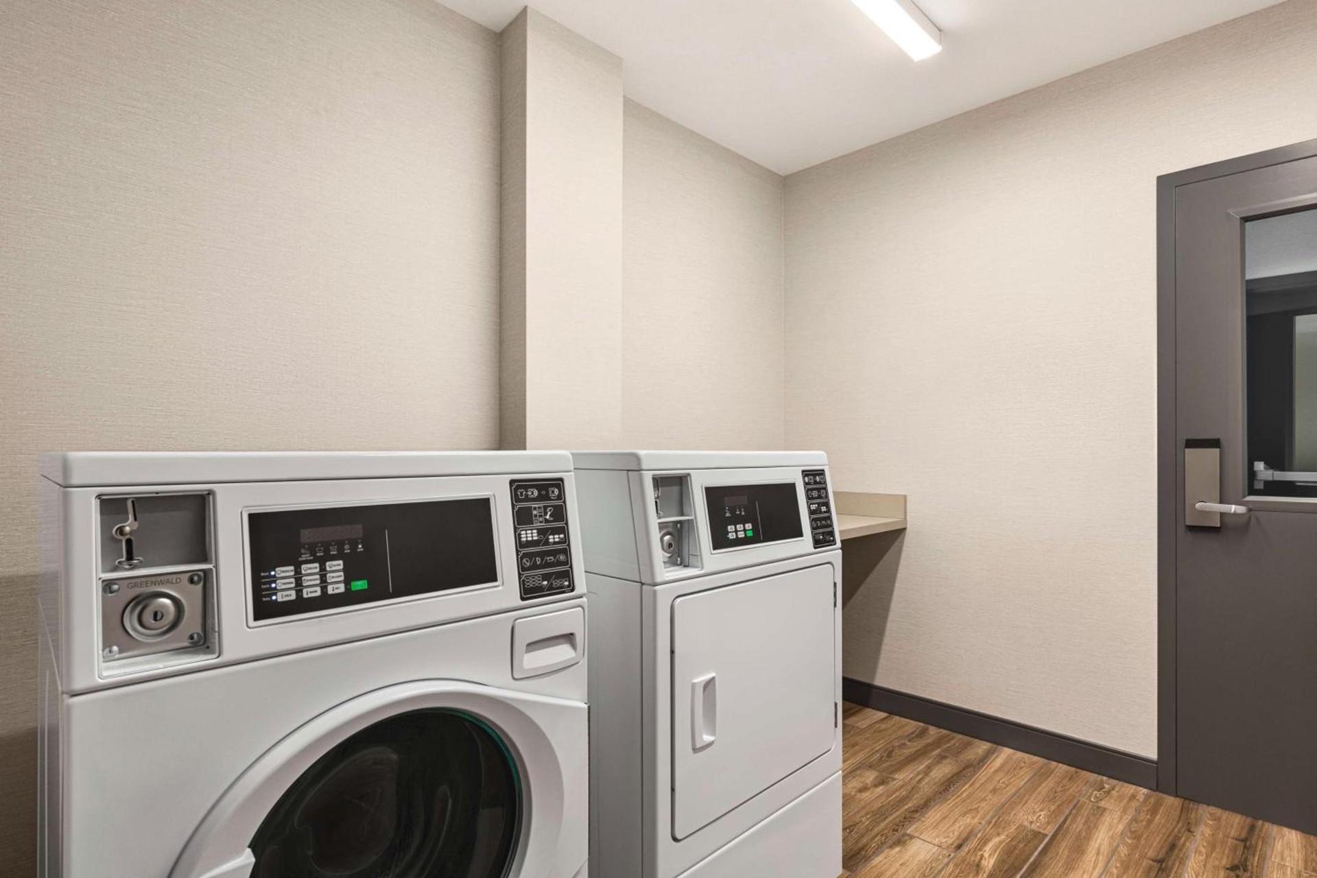 Hampton Inn & Suites Oroville photo 30