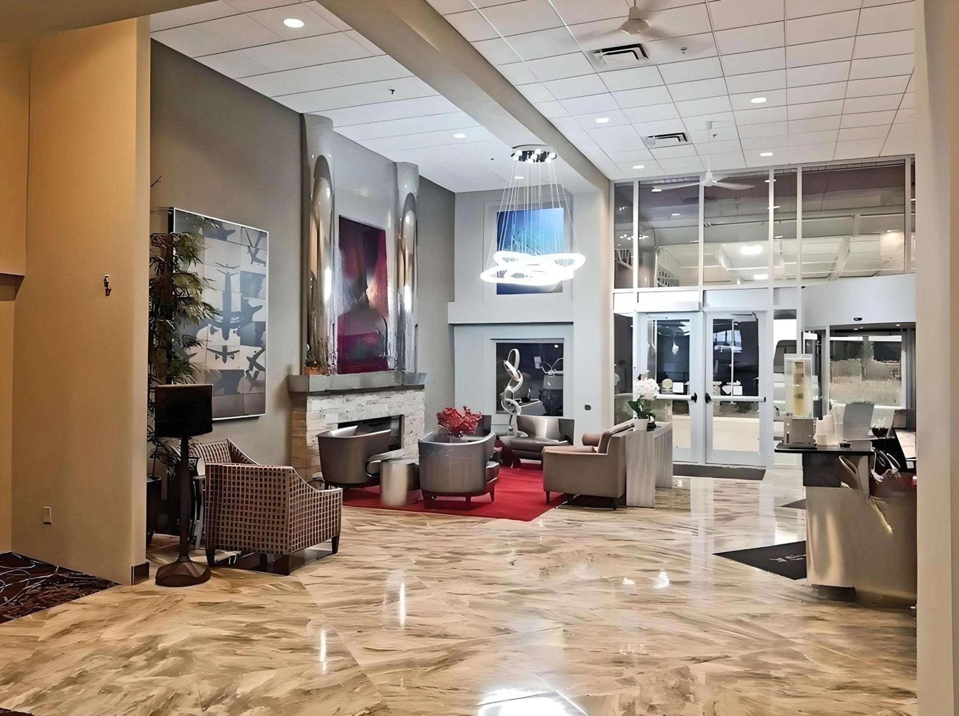 Clarion Inn Des Moines Airport photo 2