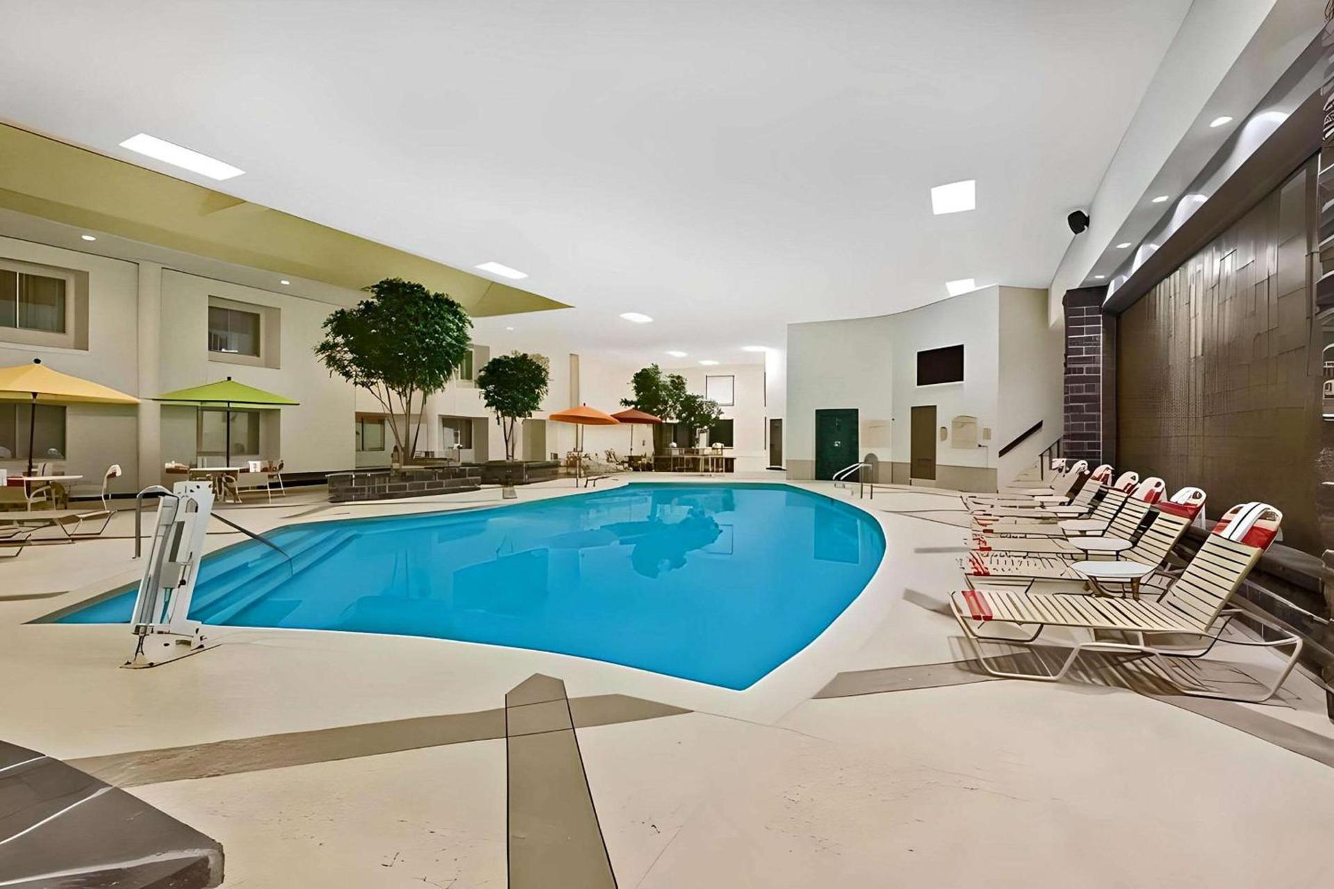 Clarion Inn Des Moines Airport photo 7